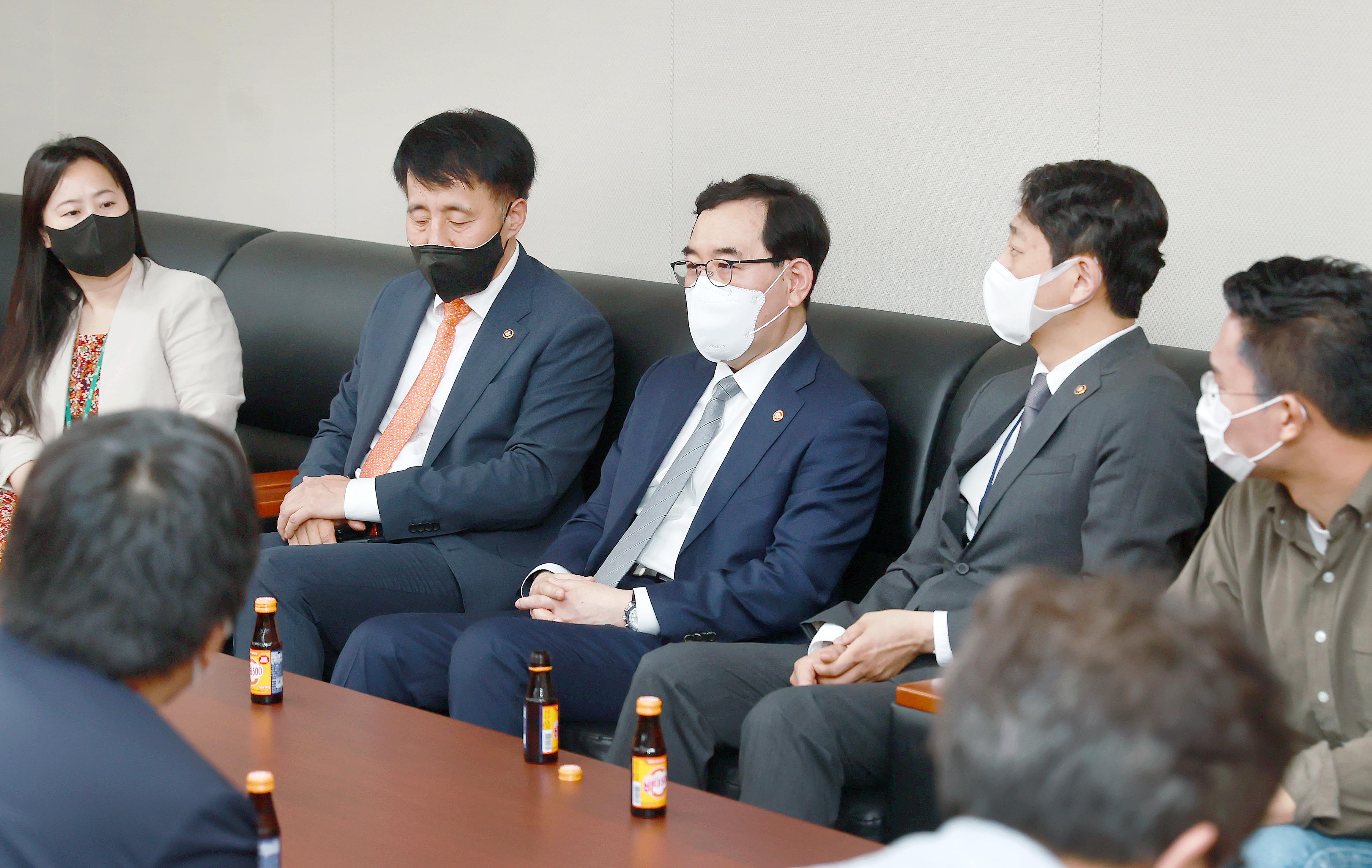 이창양 산업통상자원부 장관 출입 기자실 방문 3