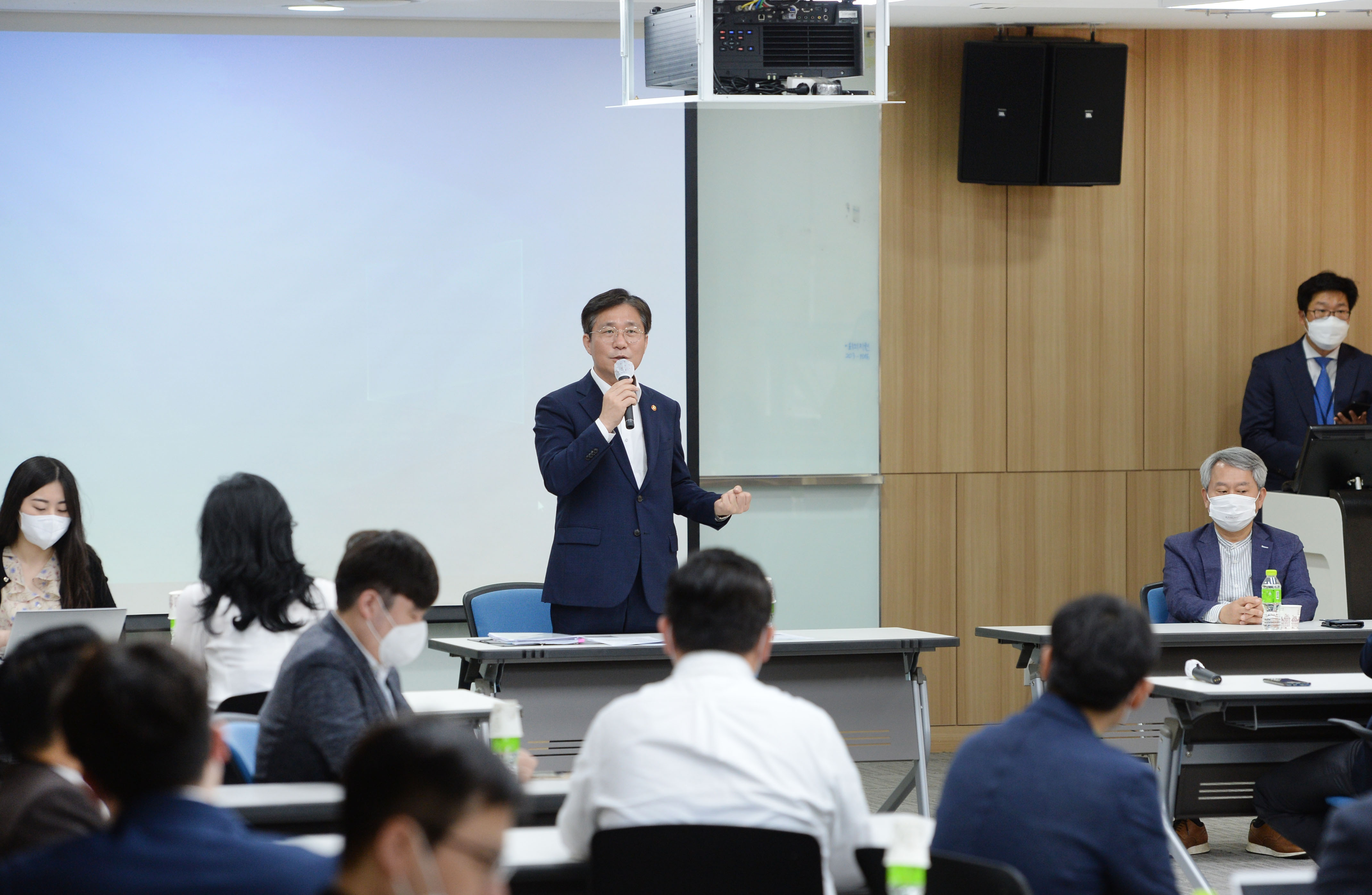 산업부 출입기자단 간담회 3