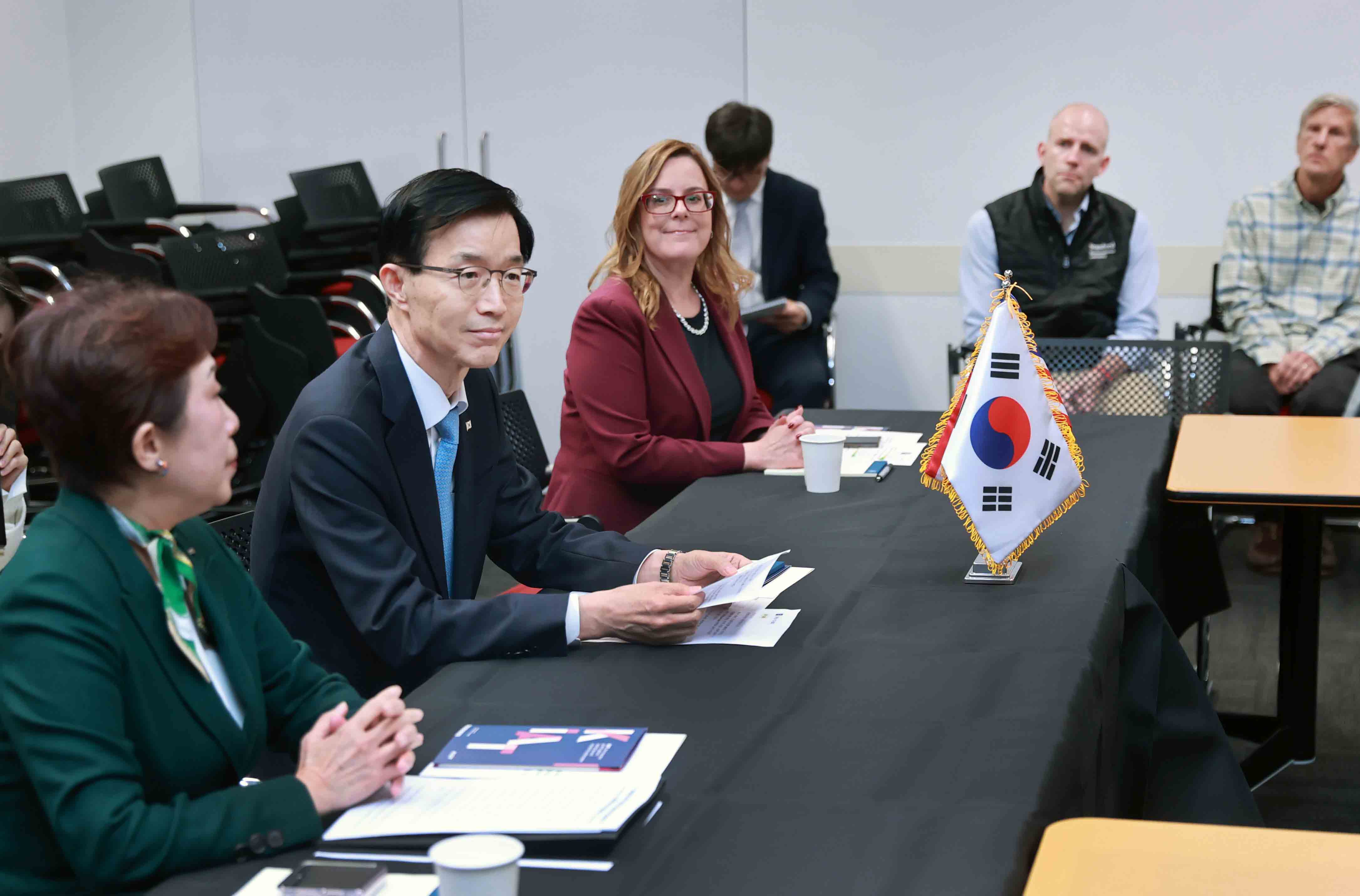 한-스탠퍼드대 간 첨단기술 협력 및 청년교류 지원  협력을 위한 MOU 체결식 2