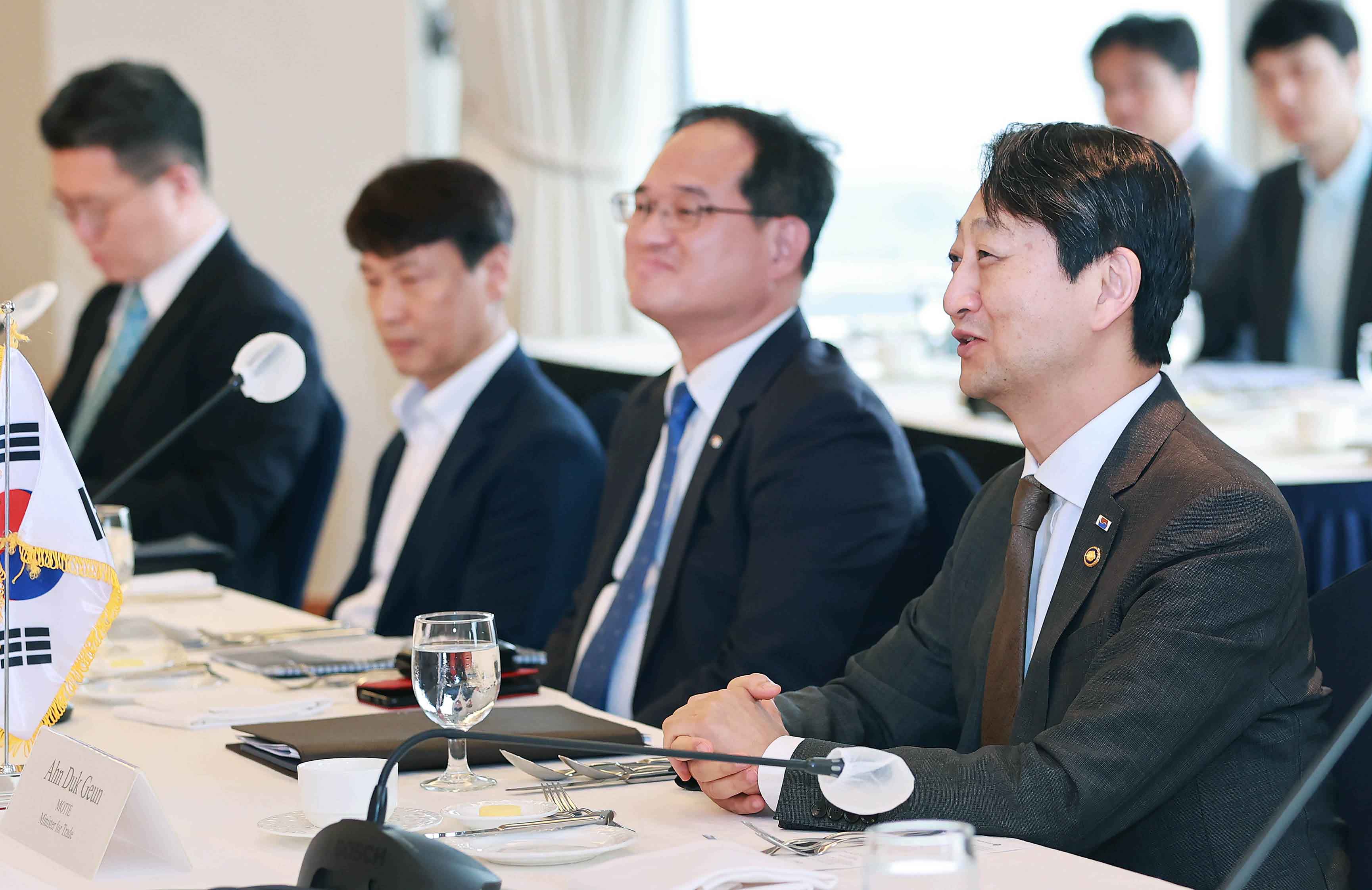일본 경제산업성 경제산업심의관 면담 2