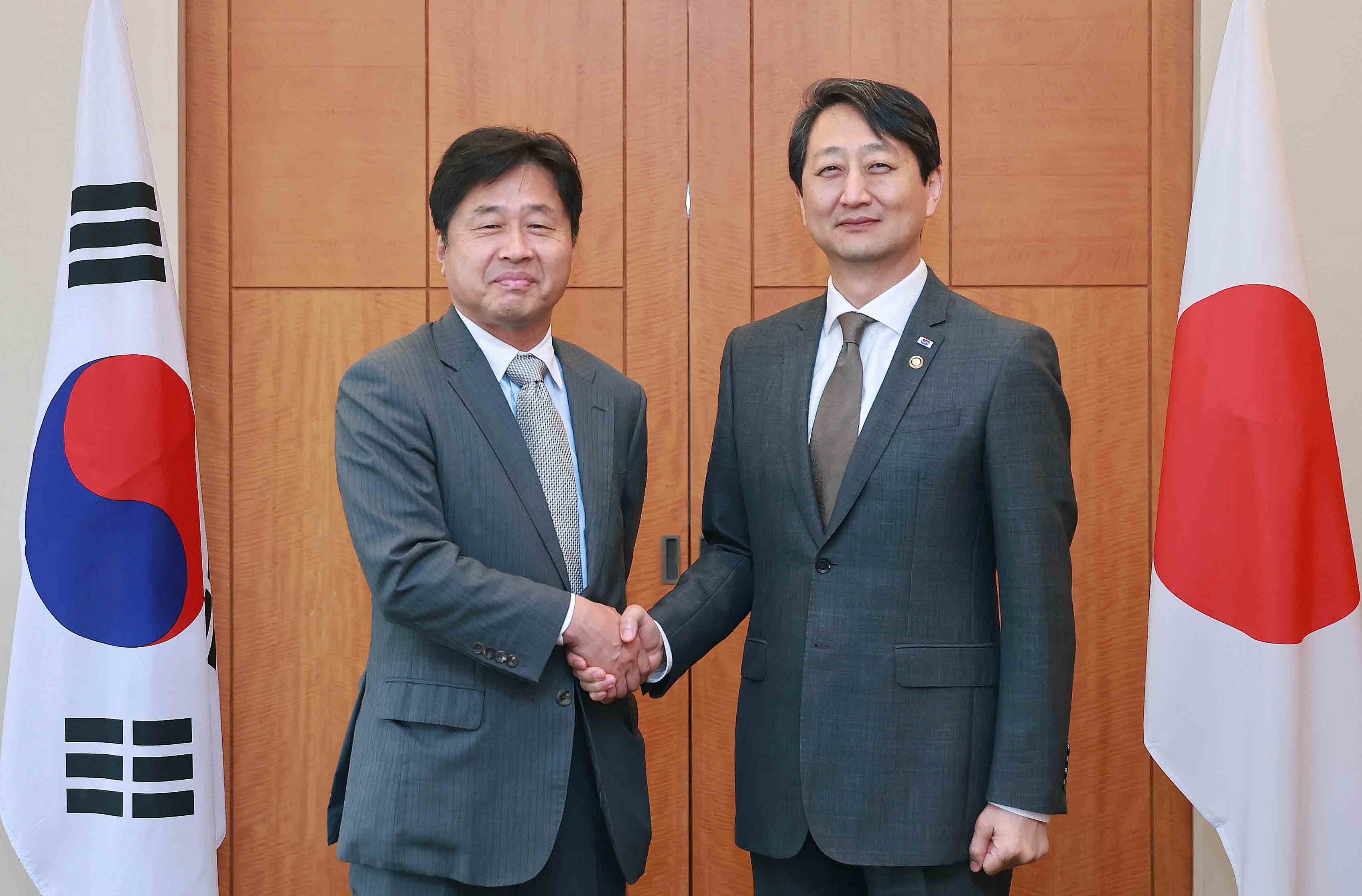 일본 경제산업성 경제산업심의관 면담 1