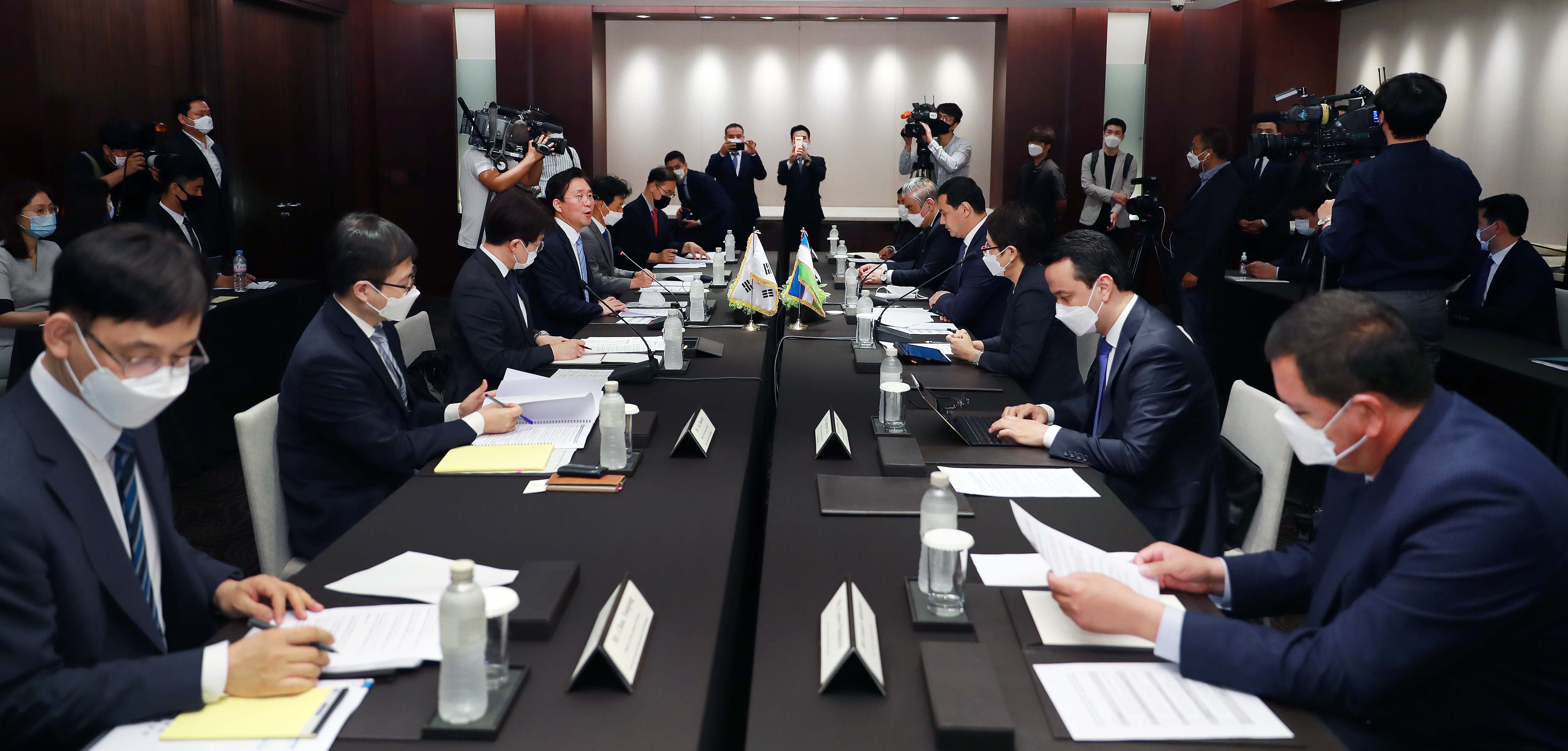 우즈벡 부총리 겸 투자대외무역부장관과 양자 회담 1