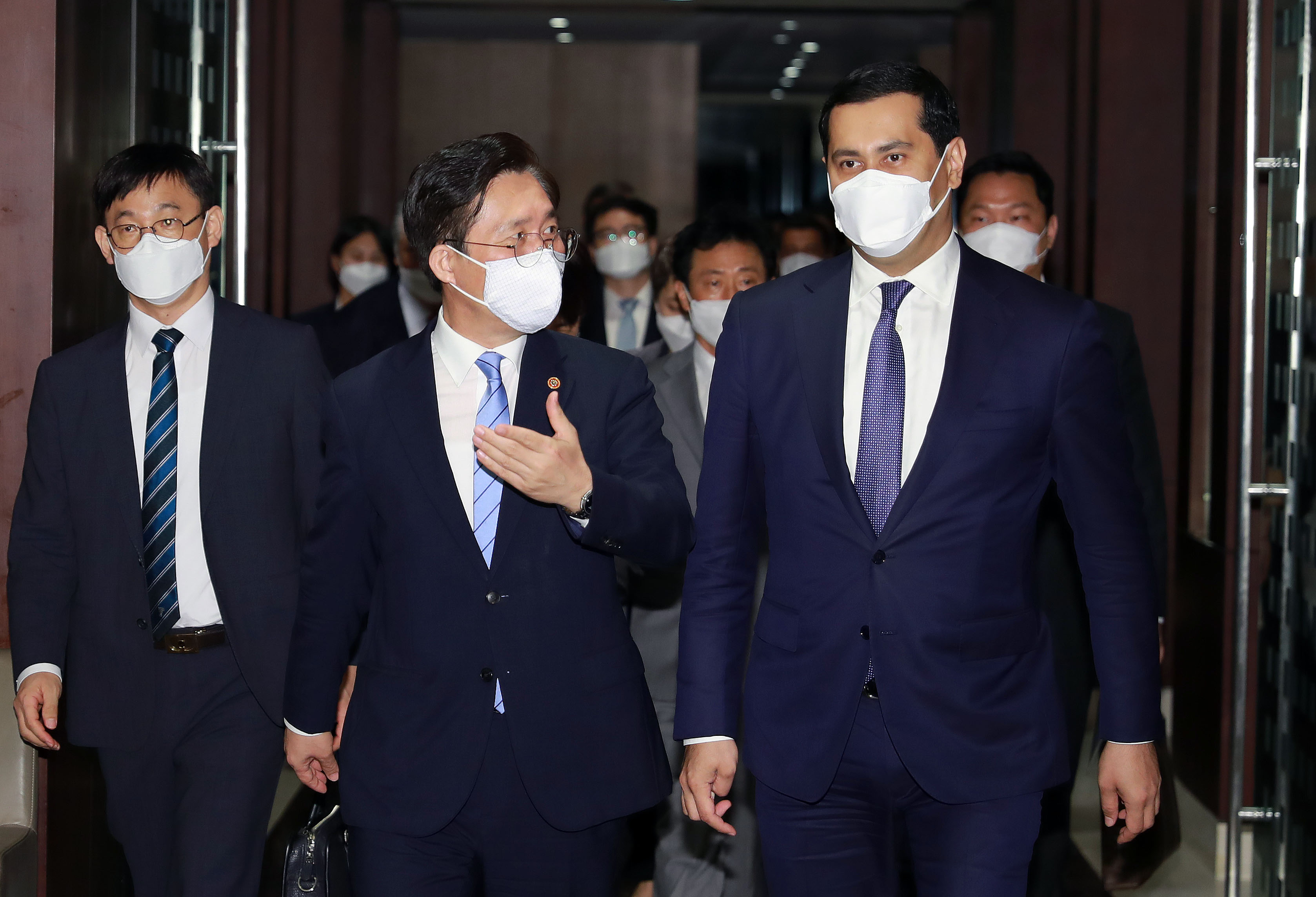 우즈벡 부총리 겸 투자대외무역부장관과 양자 회담 5