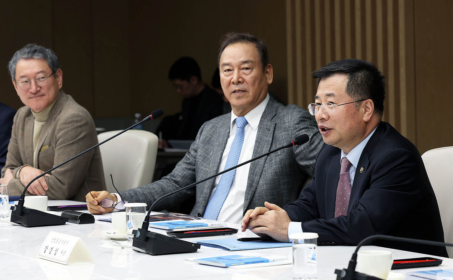사업재편계획심의위원회 간담회 개최 4