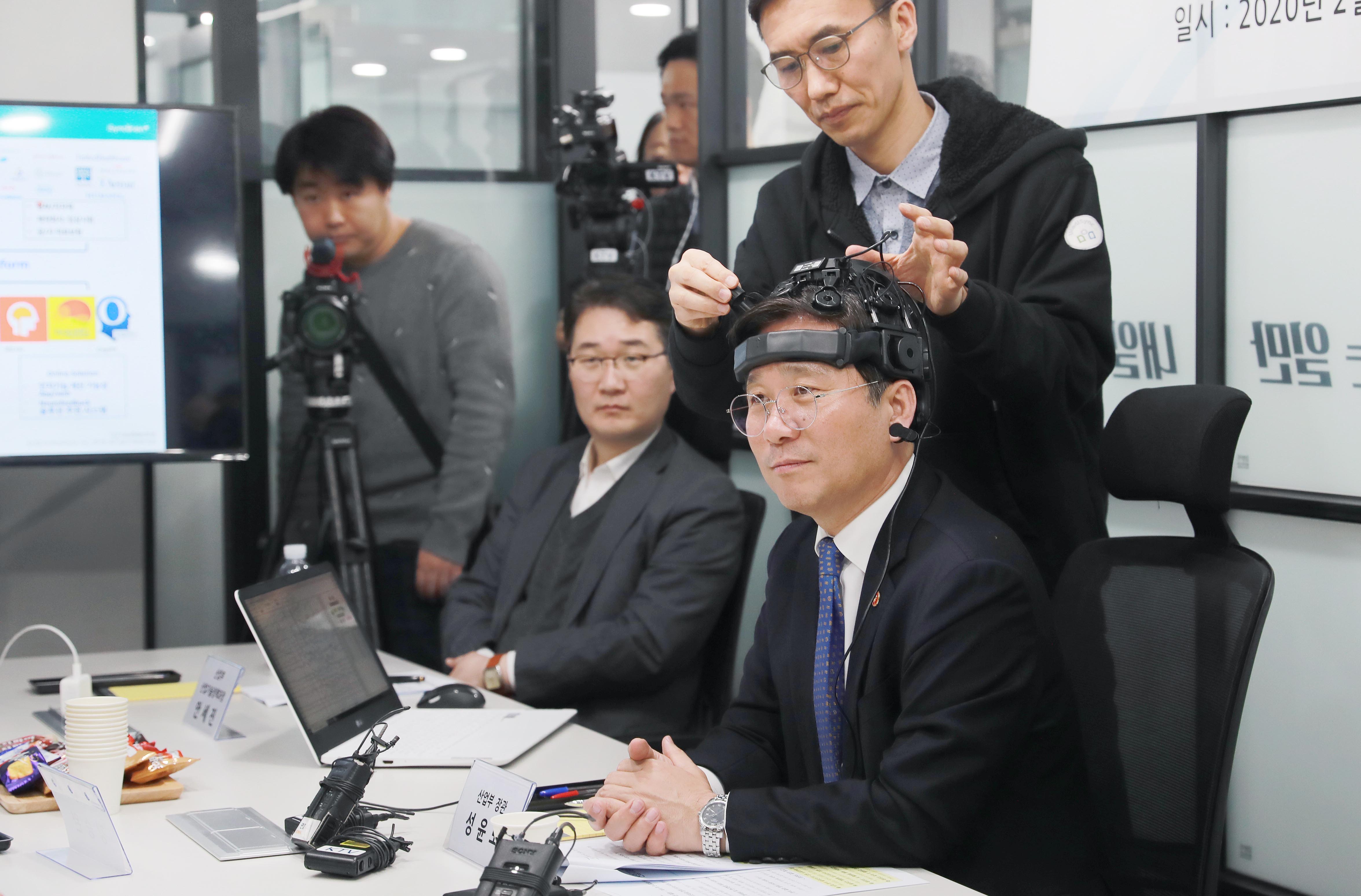 산업지능화 선도 기업인 (주)아이메디신 현장방문 3