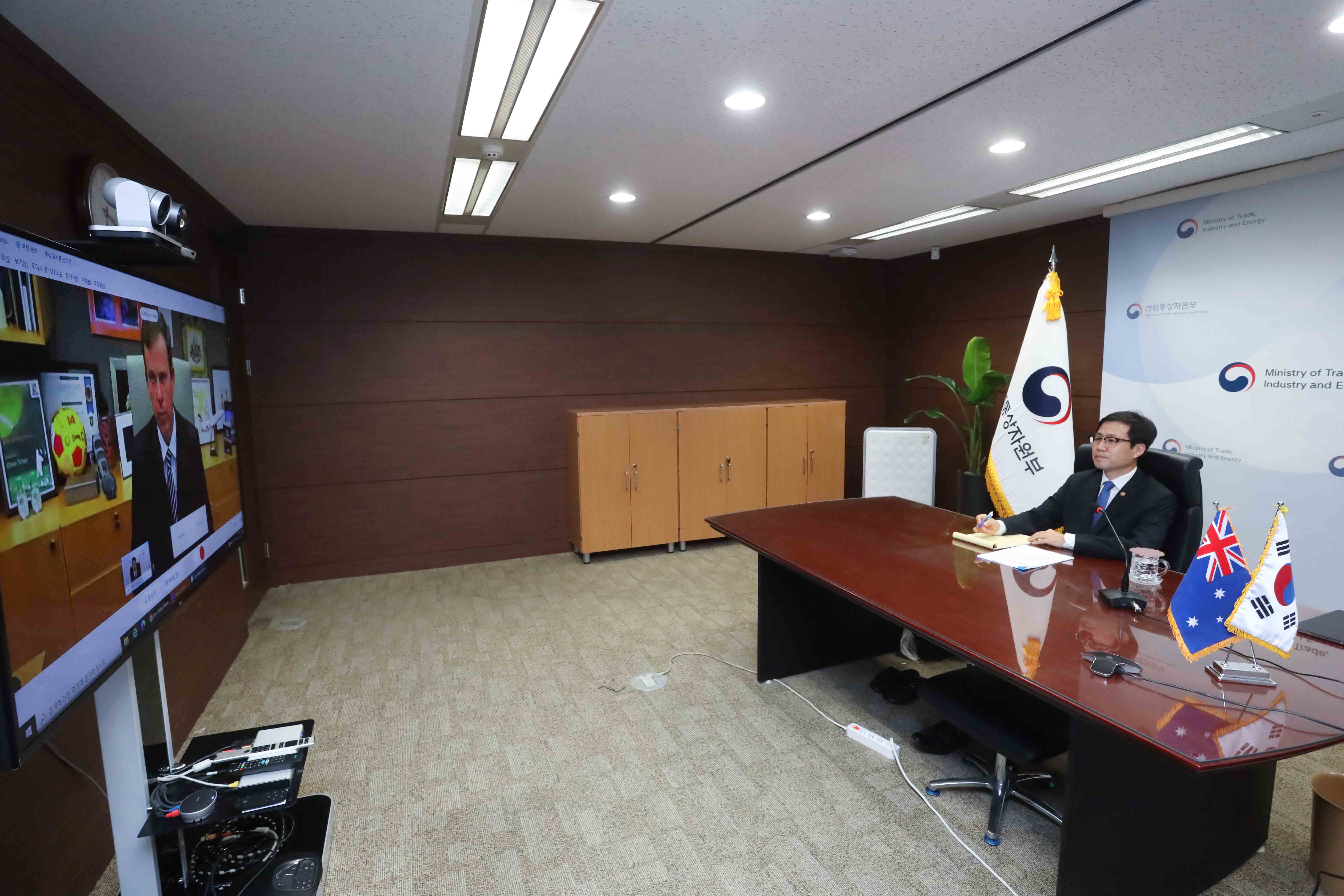 호주 통상장관 화상면담 6