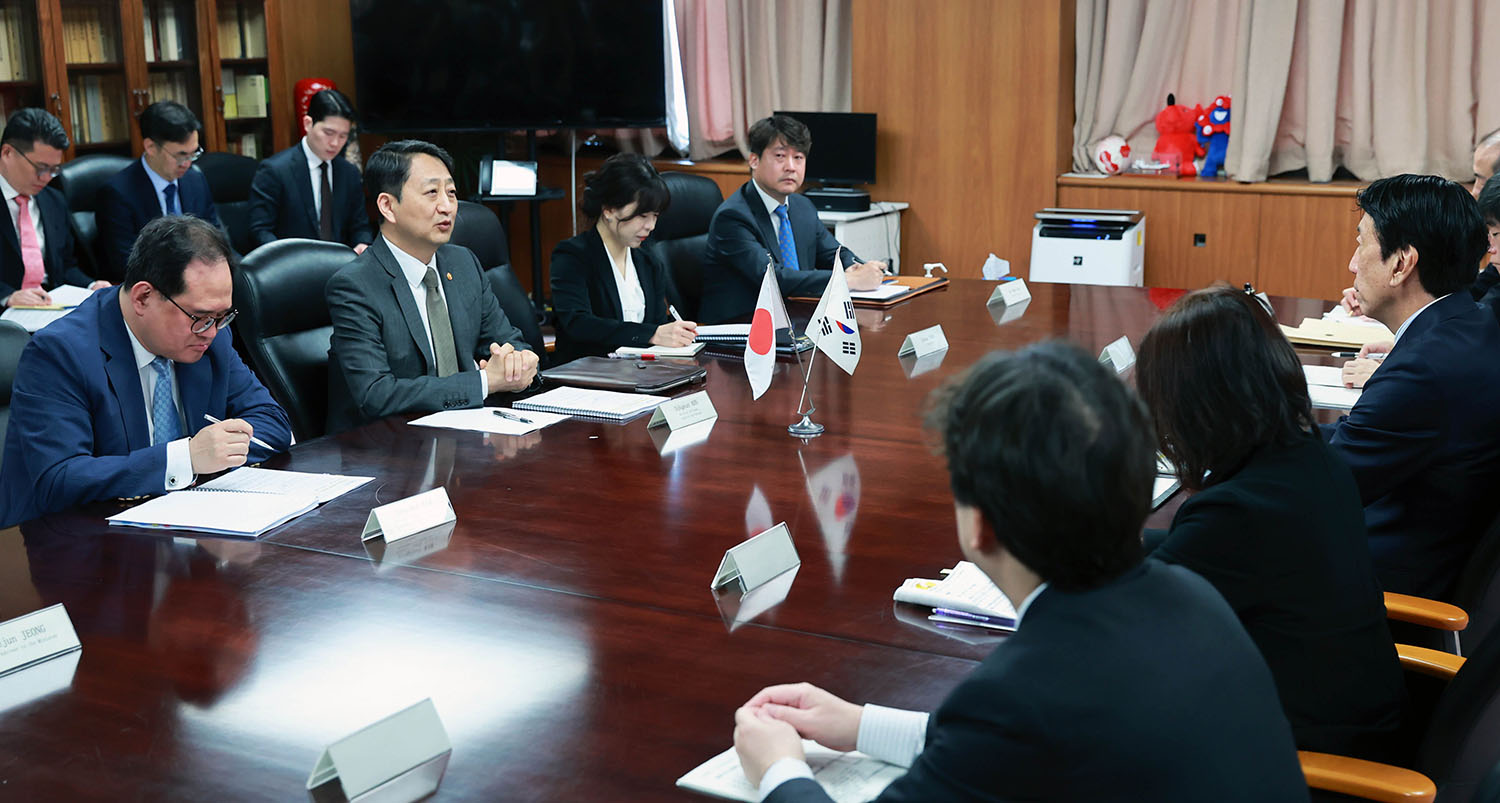 일본 경제산업성 대신 면담 4