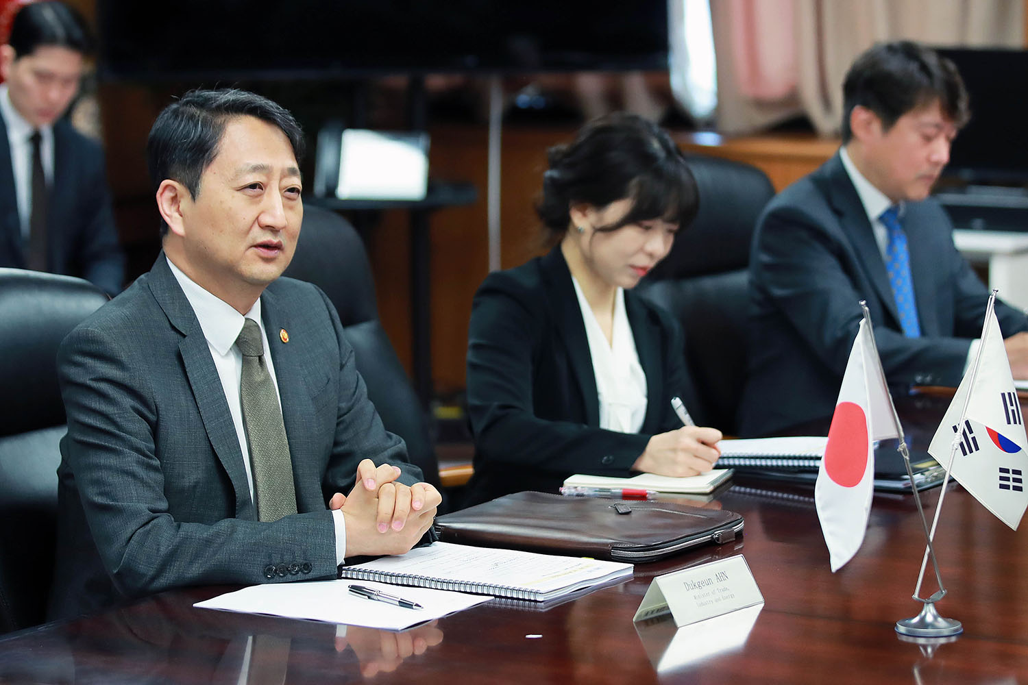 일본 경제산업성 대신 면담 3