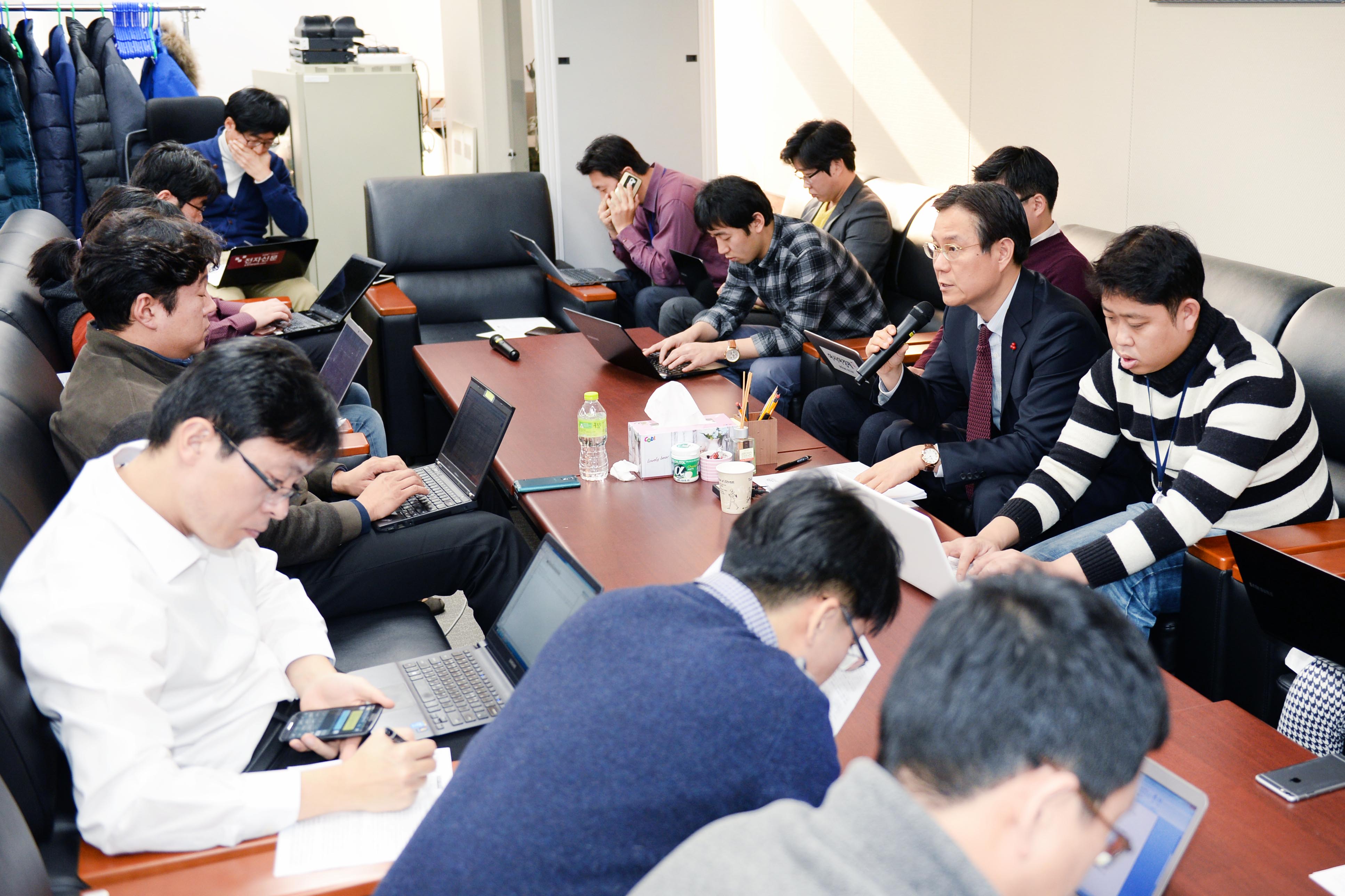 산업부 업무 주요현안 관련 브리핑 5