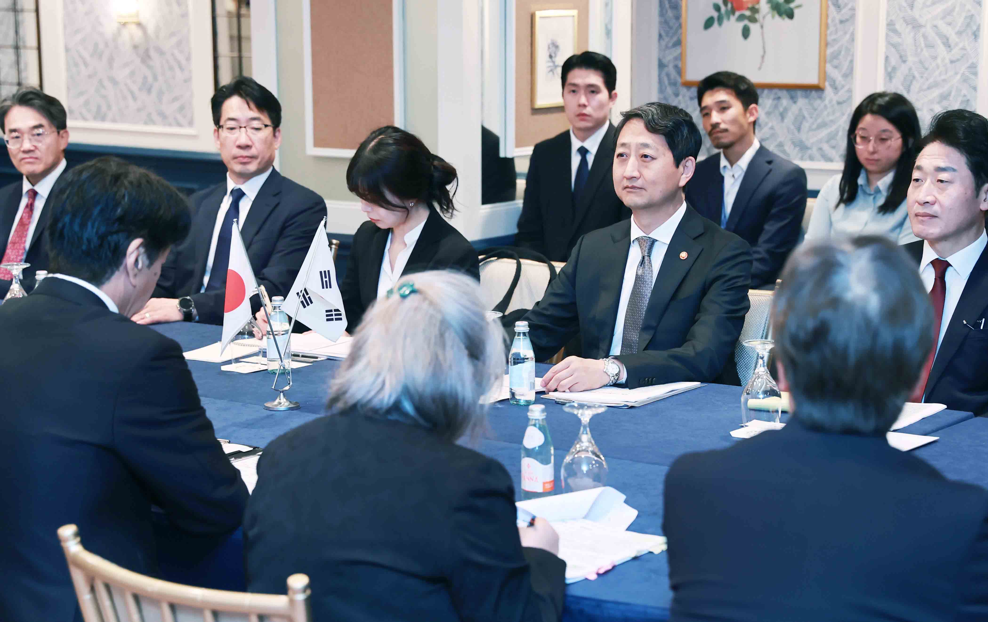 일본 경제산업성 대신 면담 4