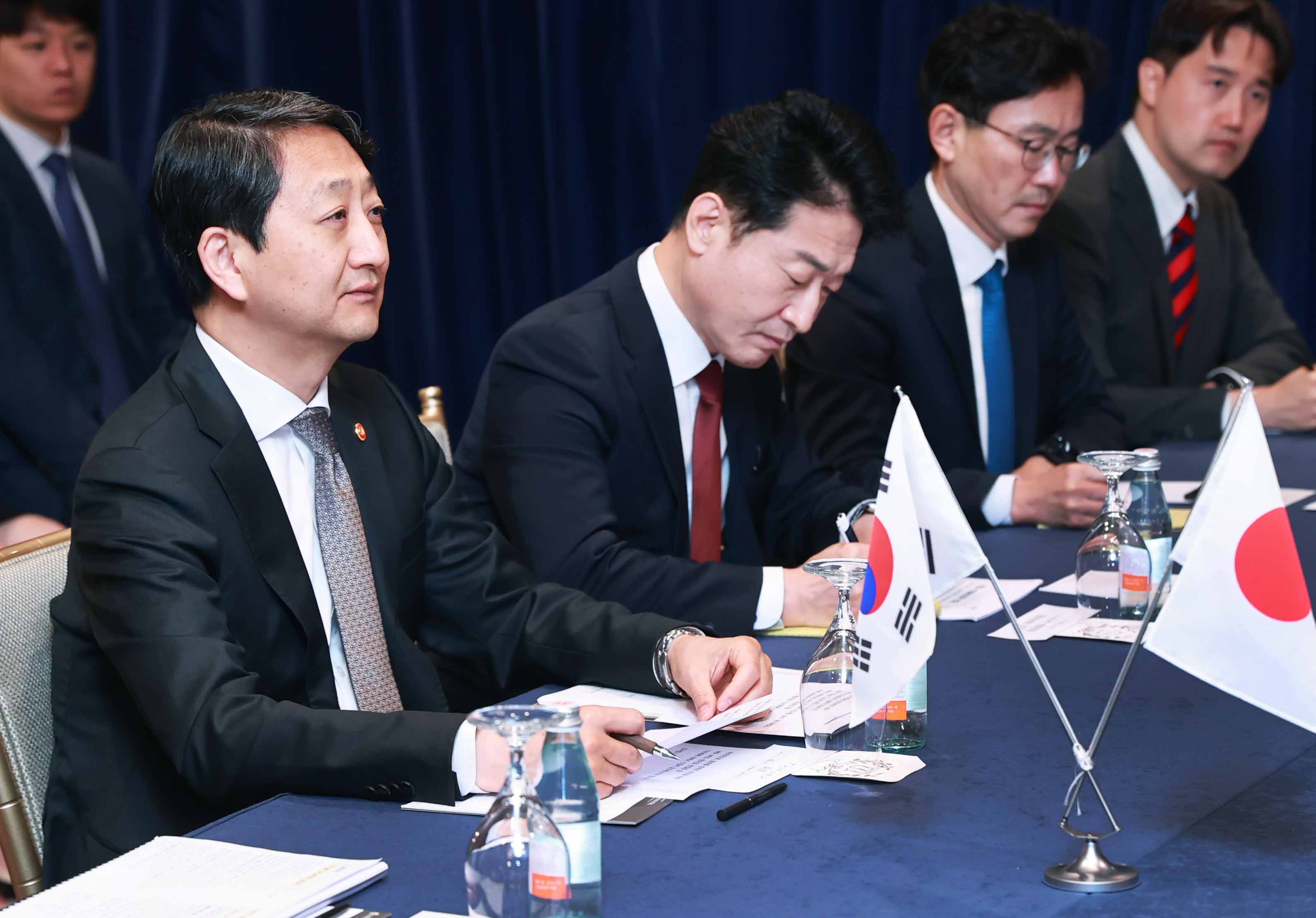 일본 경제산업성 대신 면담 3