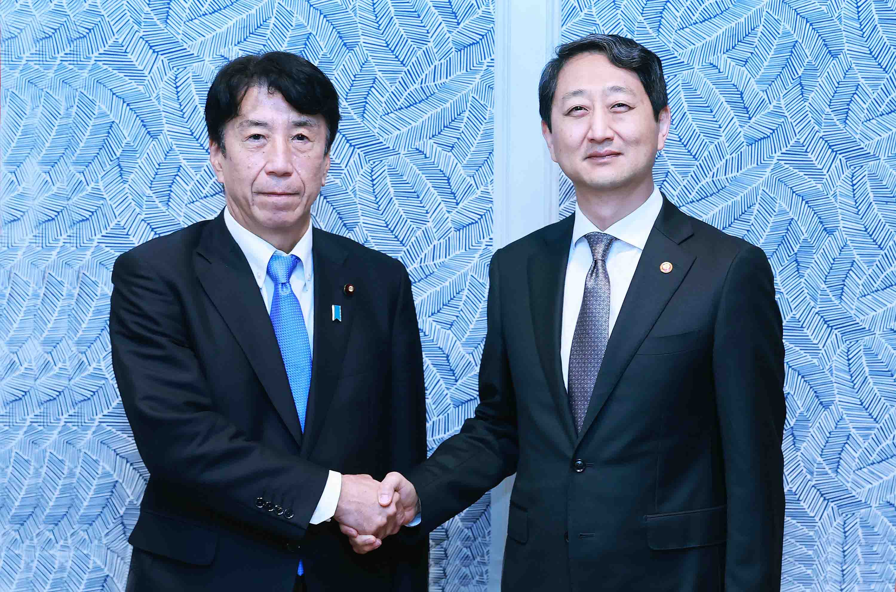일본 경제산업성 대신 면담 1