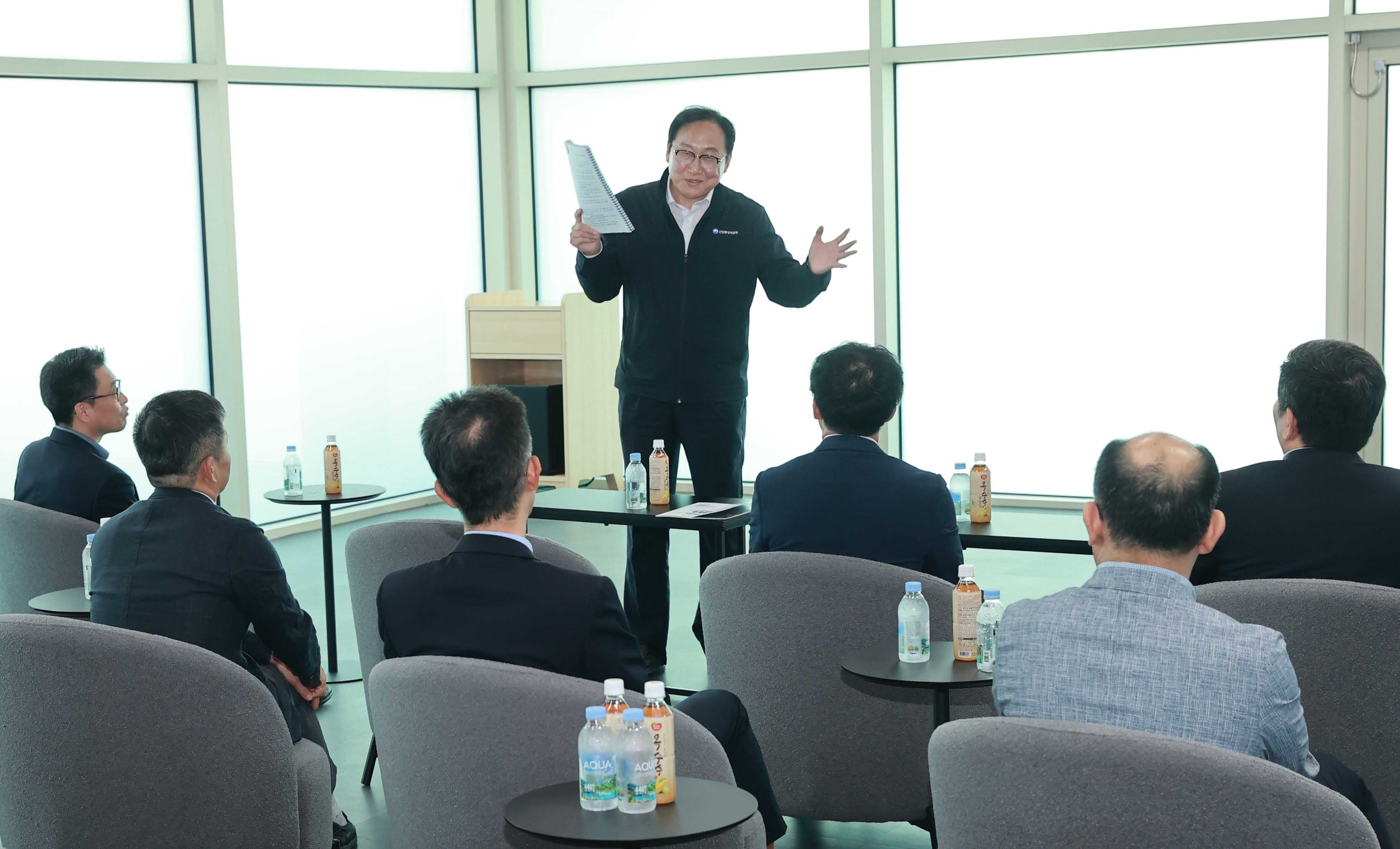 수출입 물류의 전초기지인 부산신항 현장방문 4