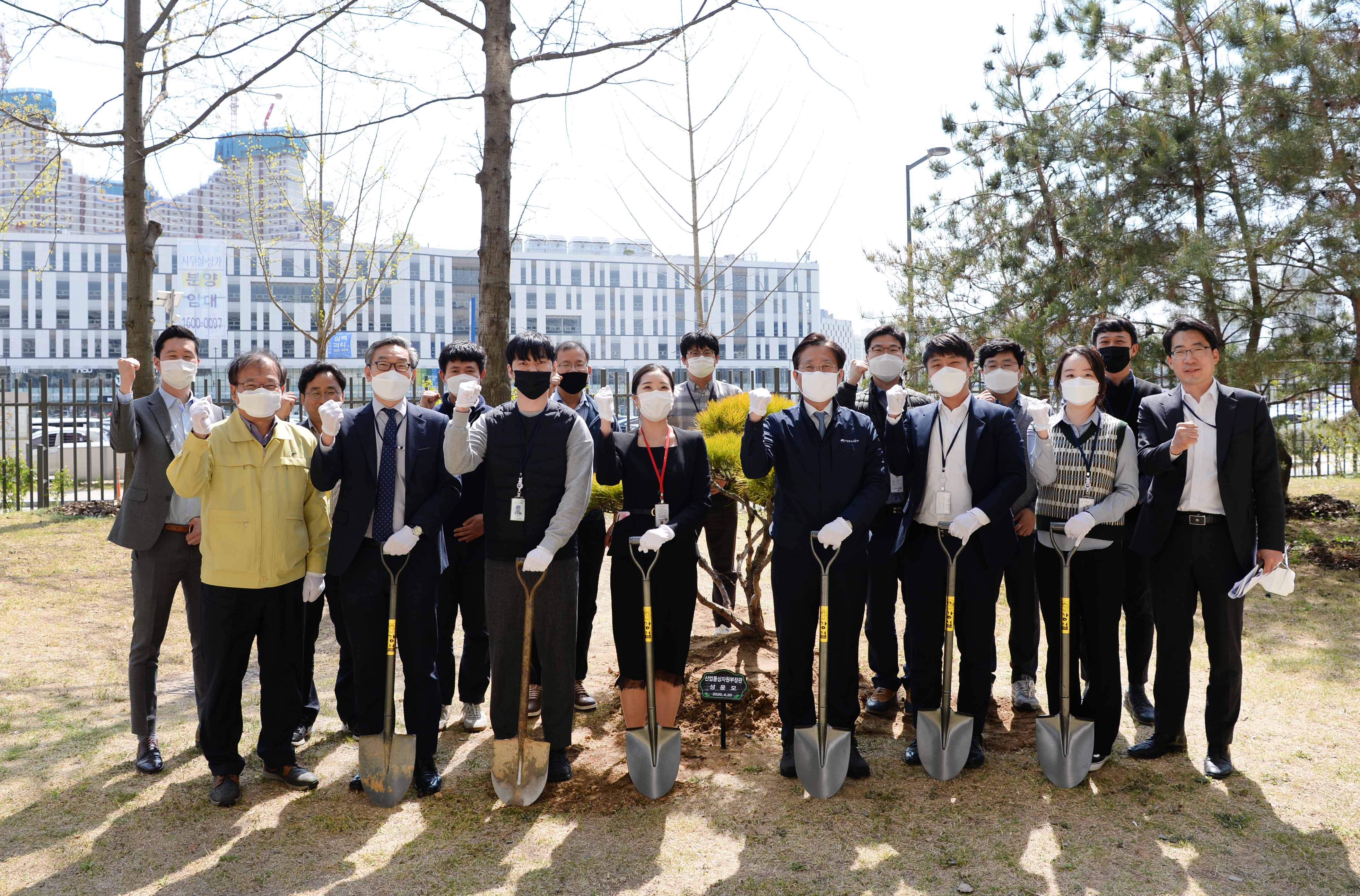 제75회 식목일 기념 나무심기 행사 1
