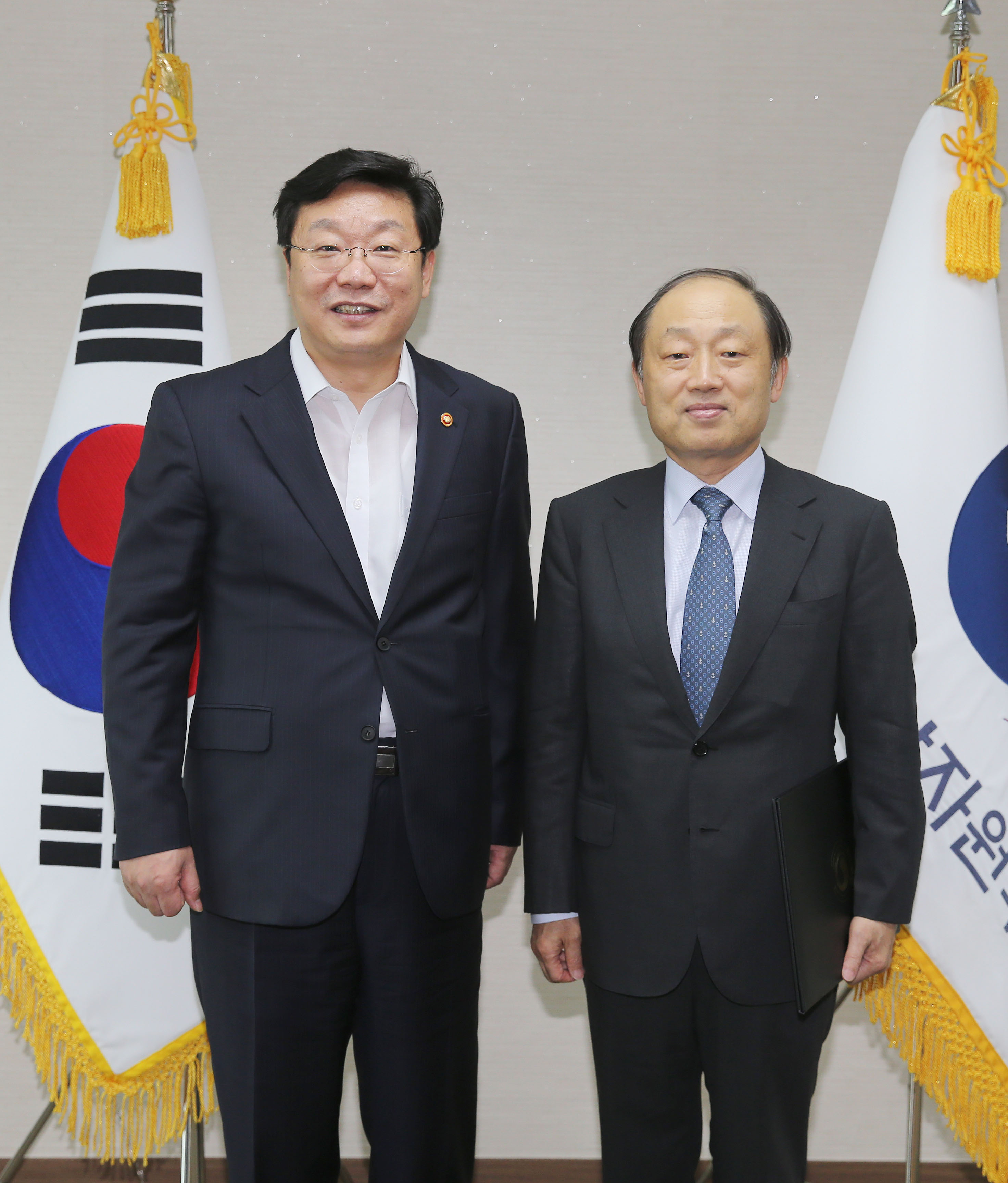 무역위원회 위원장 위촉장 전수 3