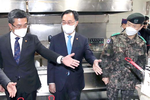 육군훈련소 28연대 조리로봇 시범보급 현장방문 1