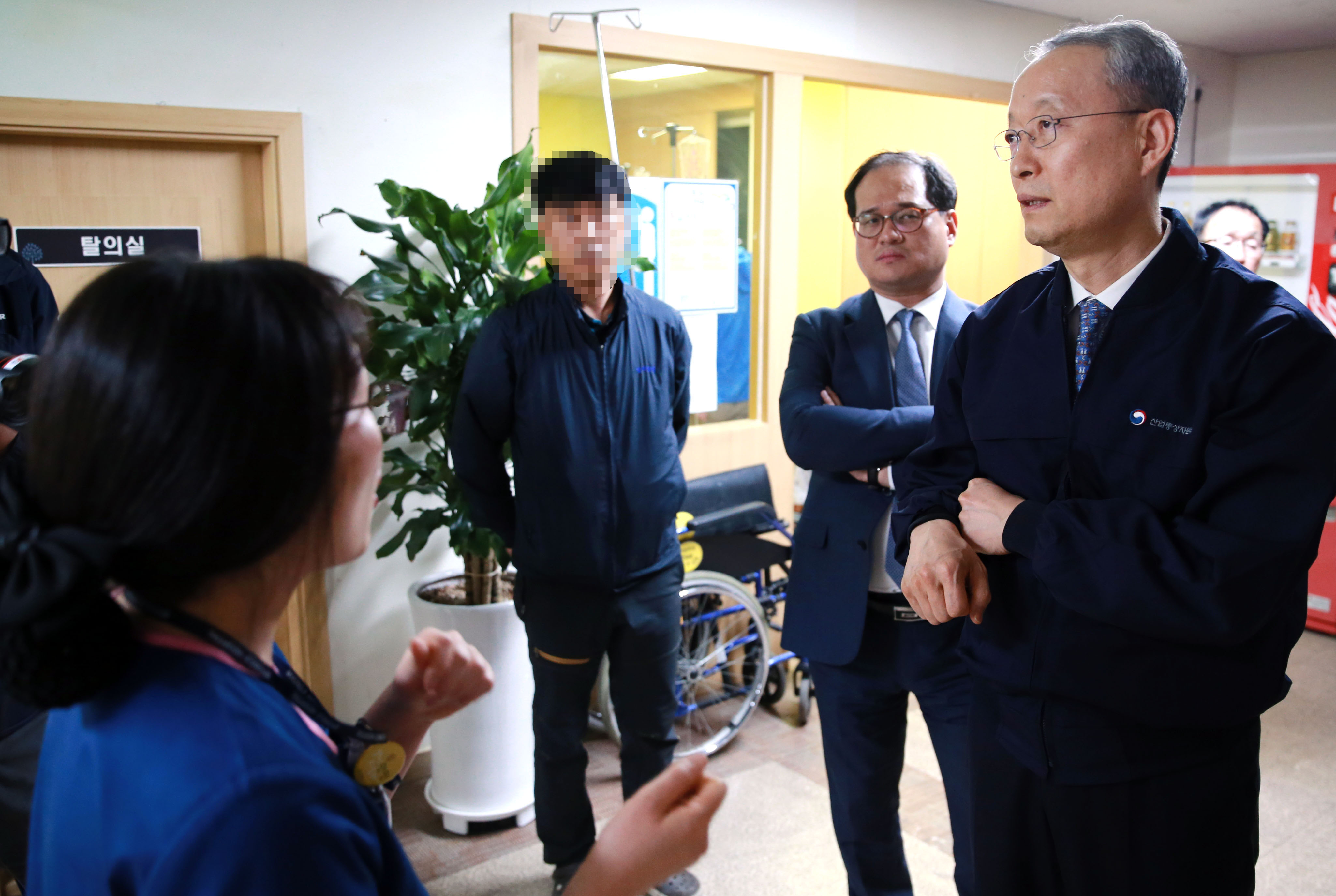 정선 철광산 사고 부상자 및 희생자 위로 방문 3