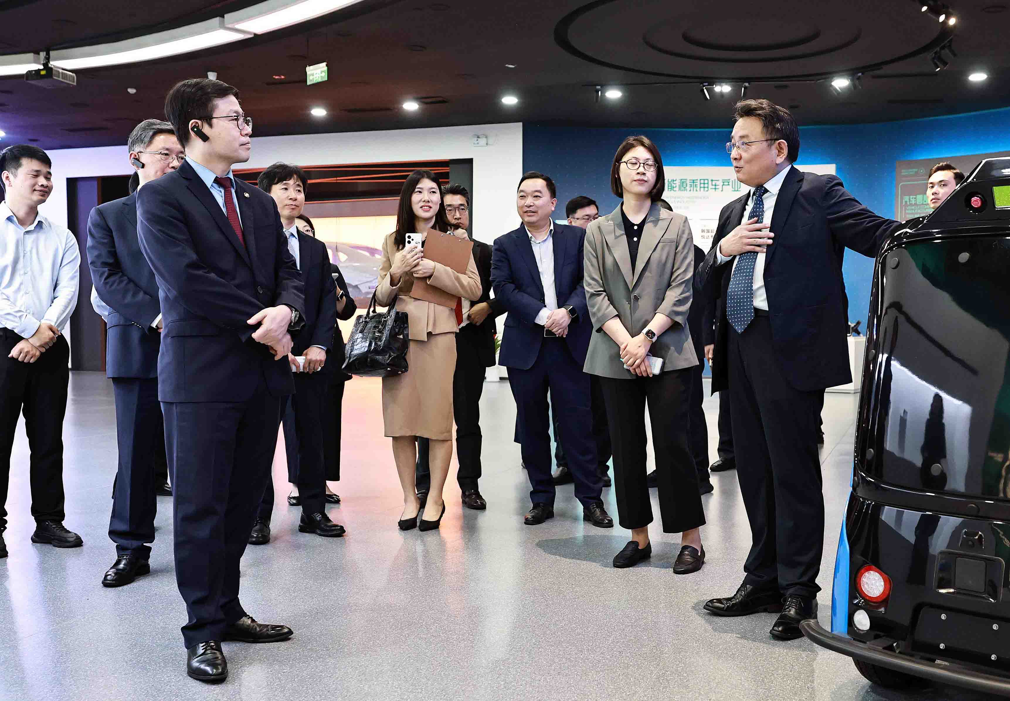 중국 옌청 한중 산업단지 전시장 방문 1