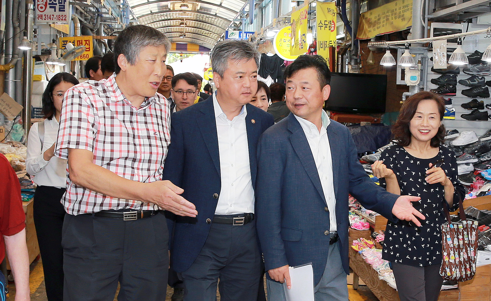 추석 명절을 맞아 전통시장인 서울 영천시장 방문 4