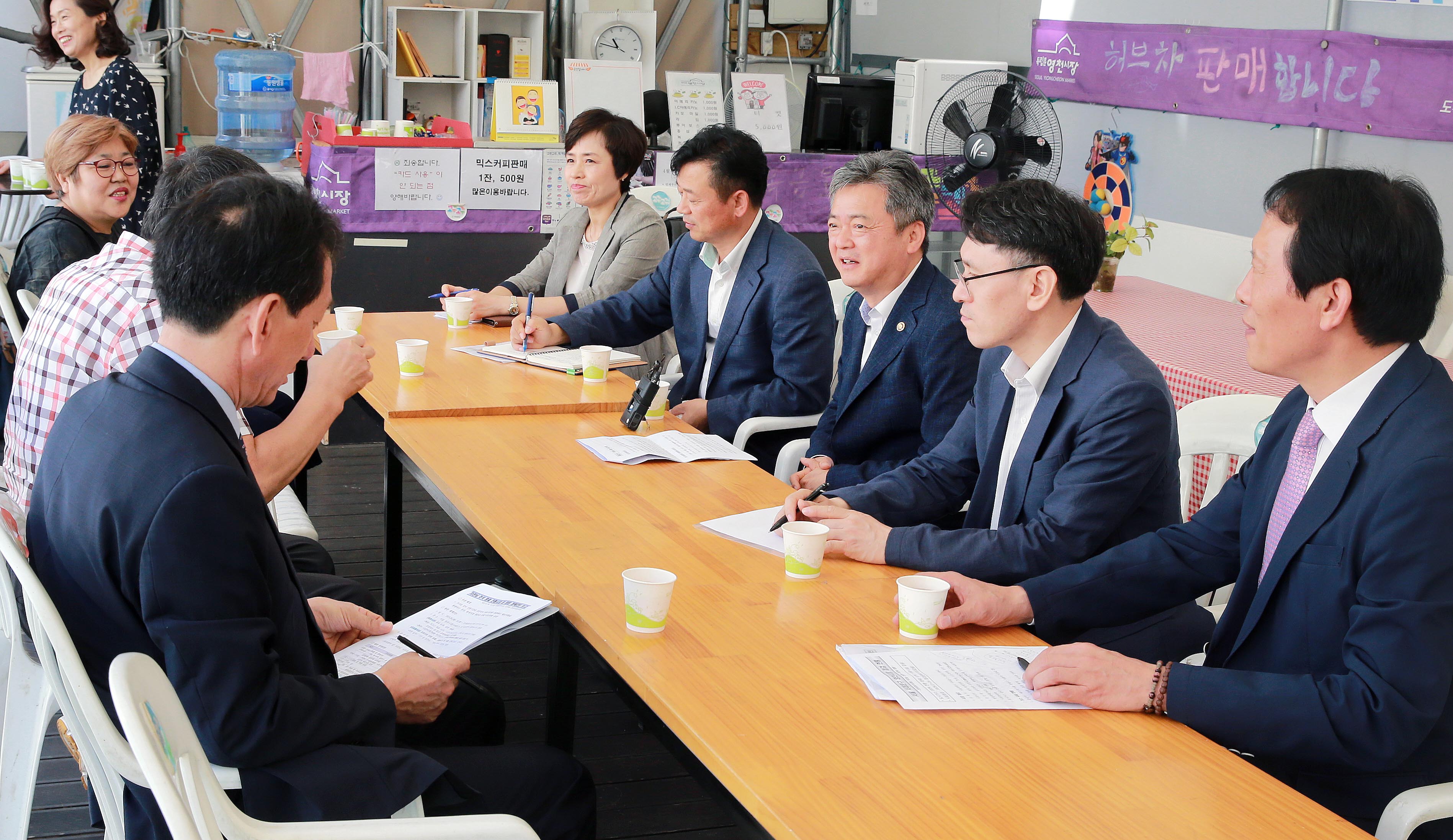 추석 명절을 맞아 전통시장인 서울 영천시장 방문 5