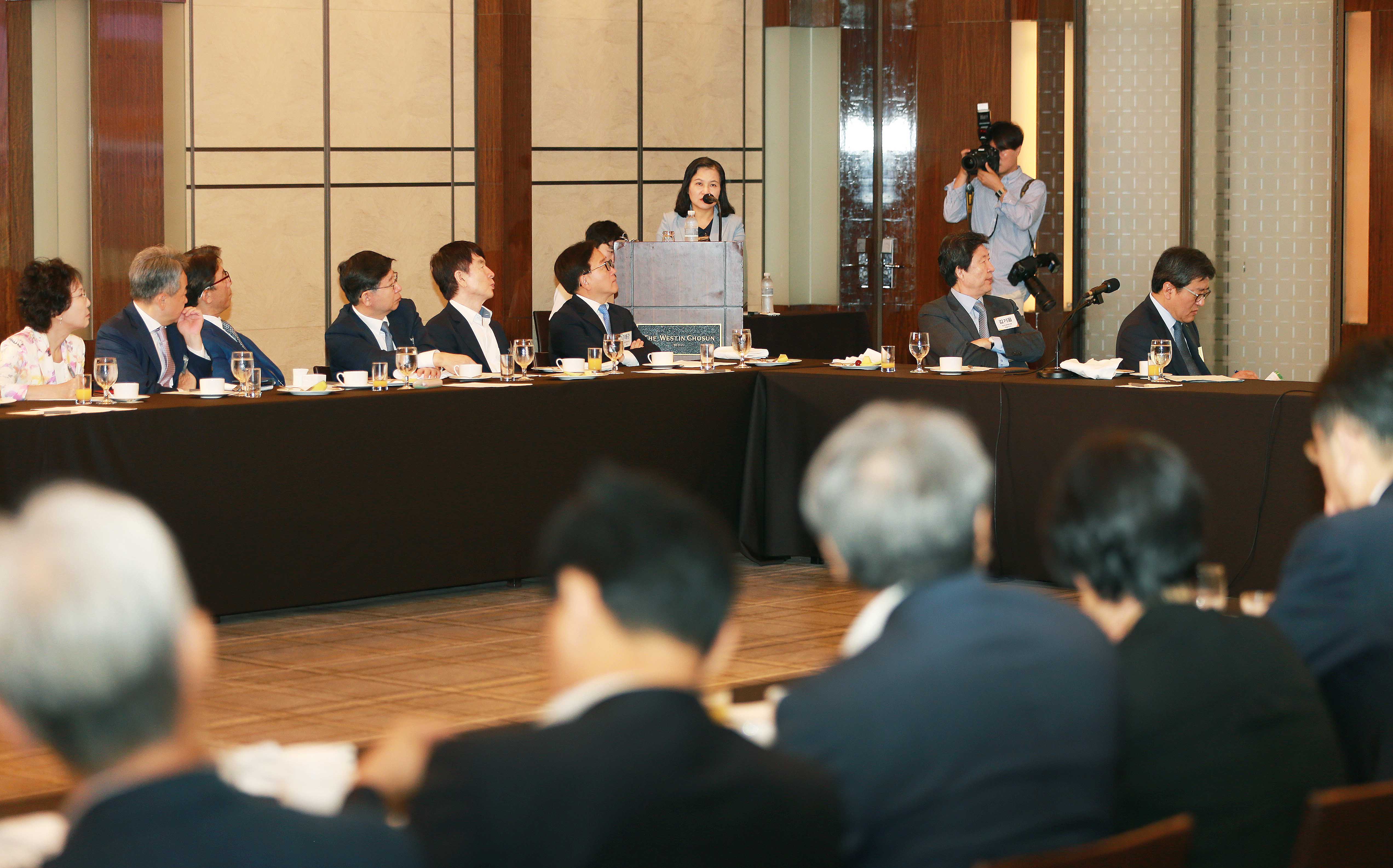 한경 밀레니엄포럼 조찬강연 3