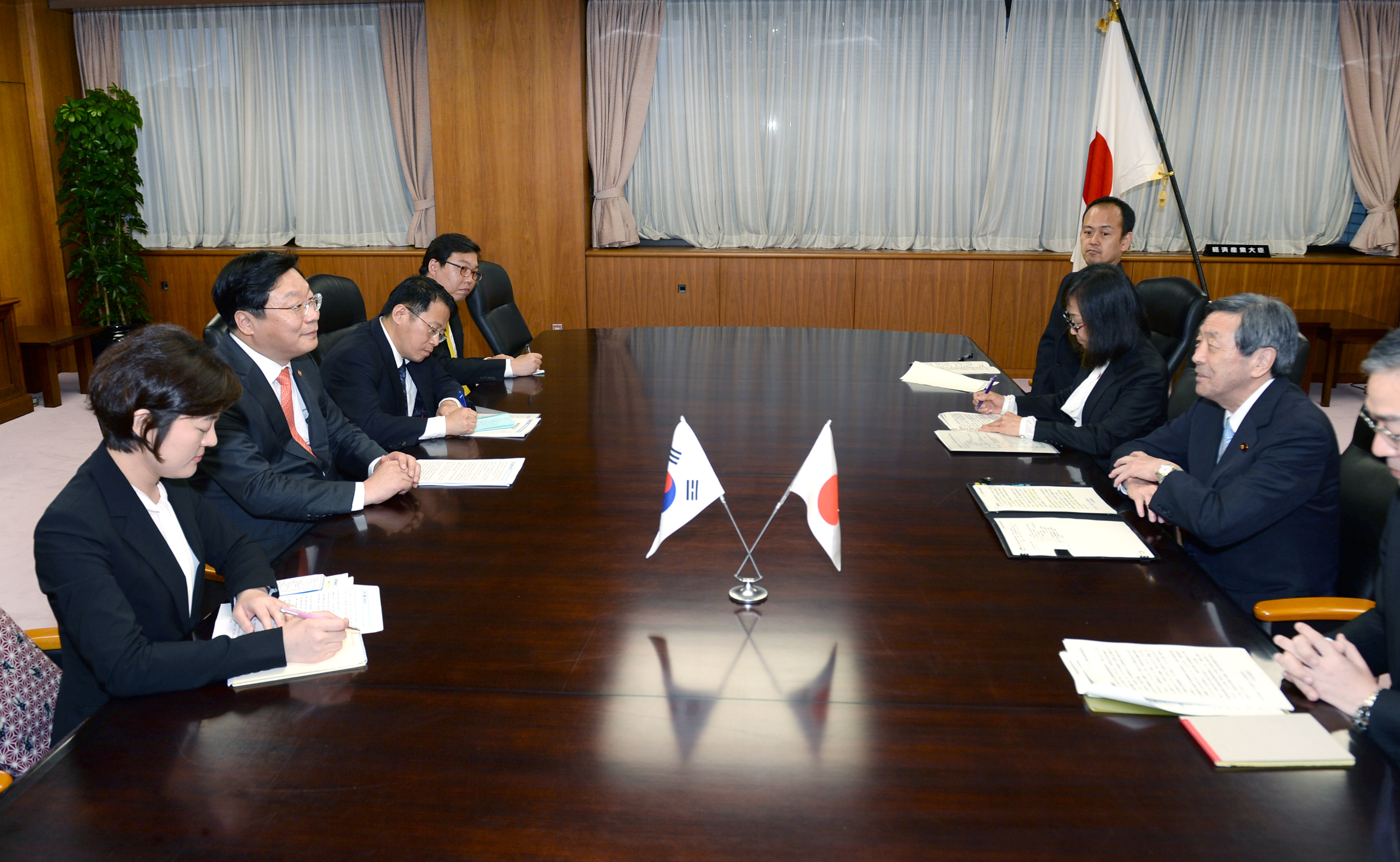 일본 통상장관 면담 2