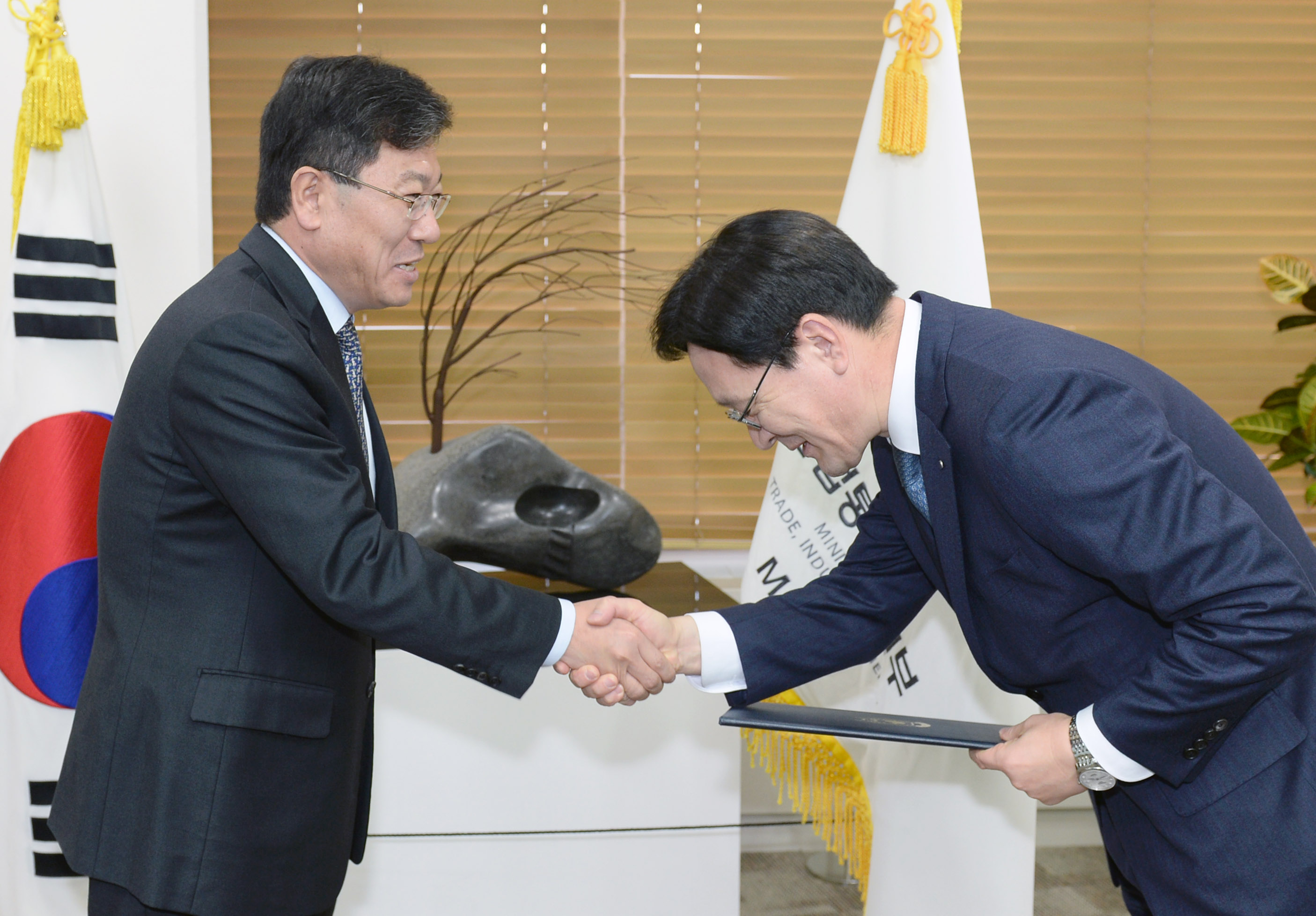 한국남부발전(주) 사장 임명장 전수식 3