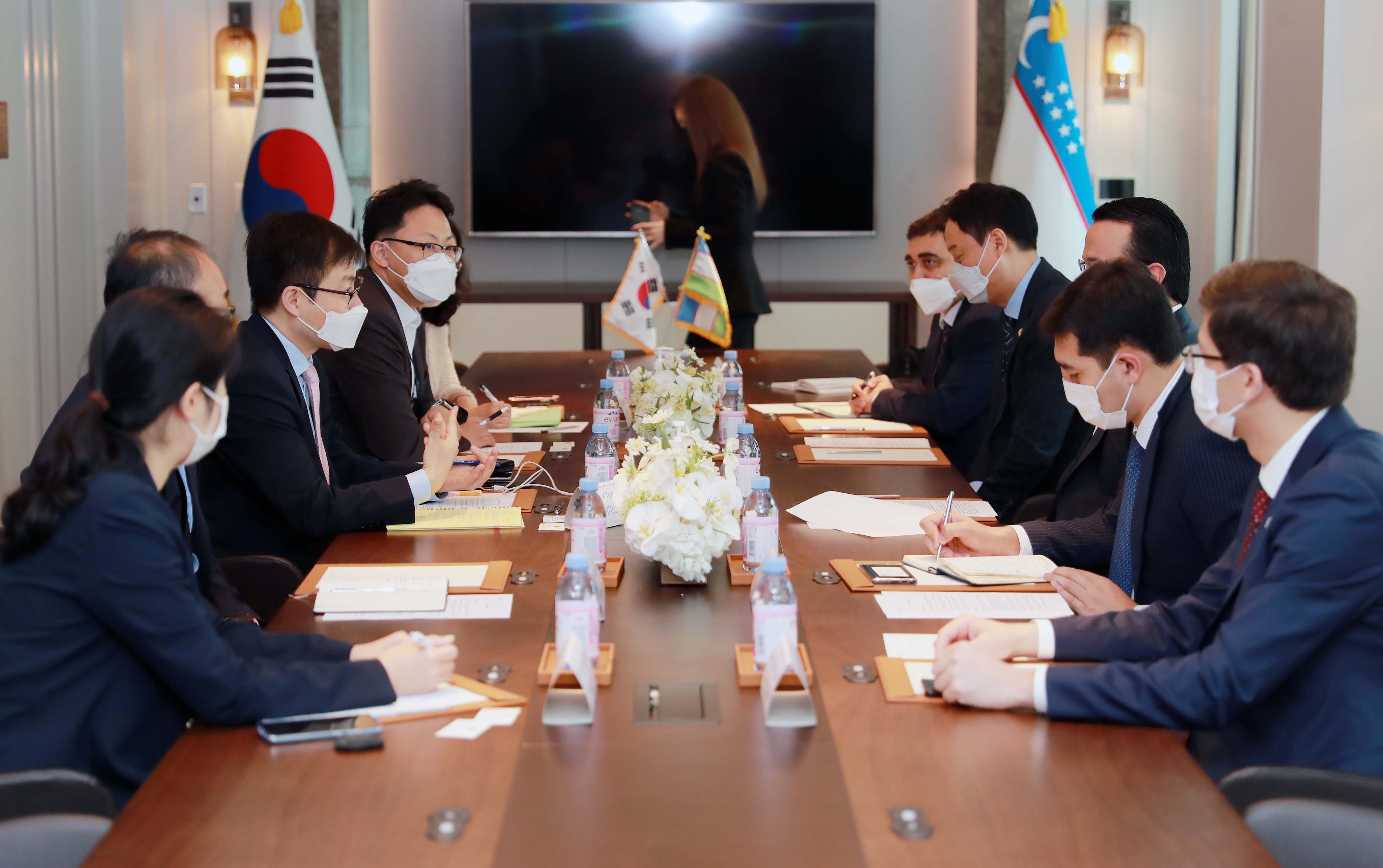한-우즈벡 무역협정 제1차 작업반 회의 1