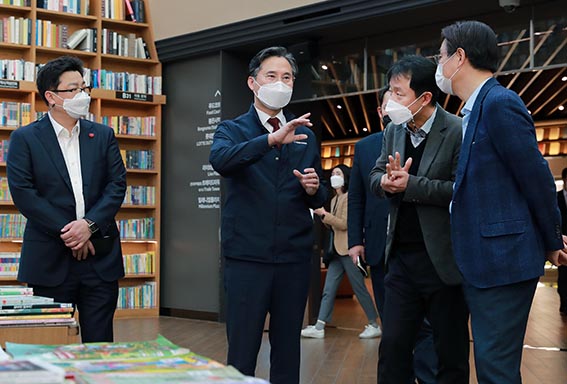 복합쇼핑시설인 스타필드 코엑스점 방역점검 1