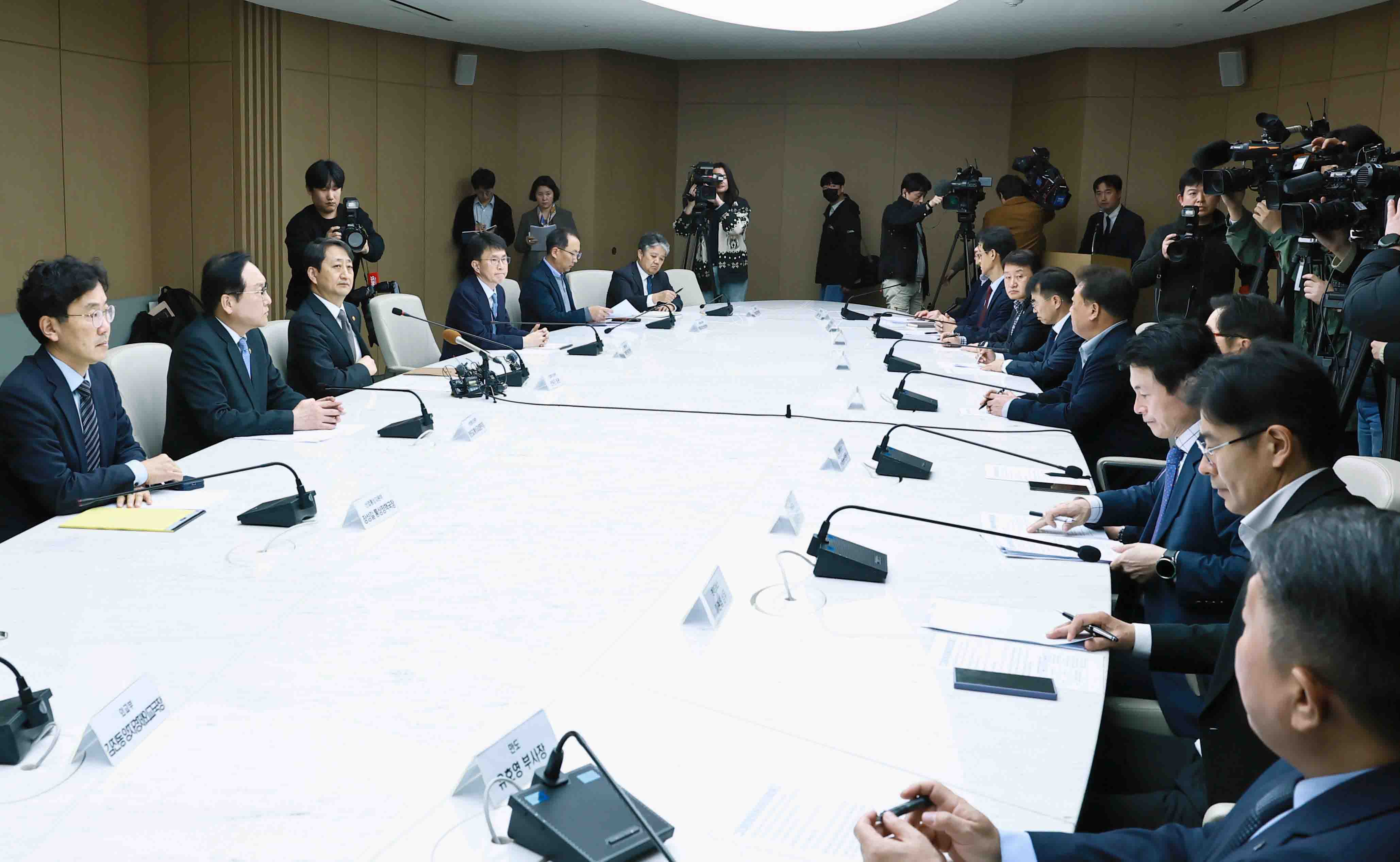 미국 정부의 자동차 관세 대응을 위한 업계 긴급 대책회의 5