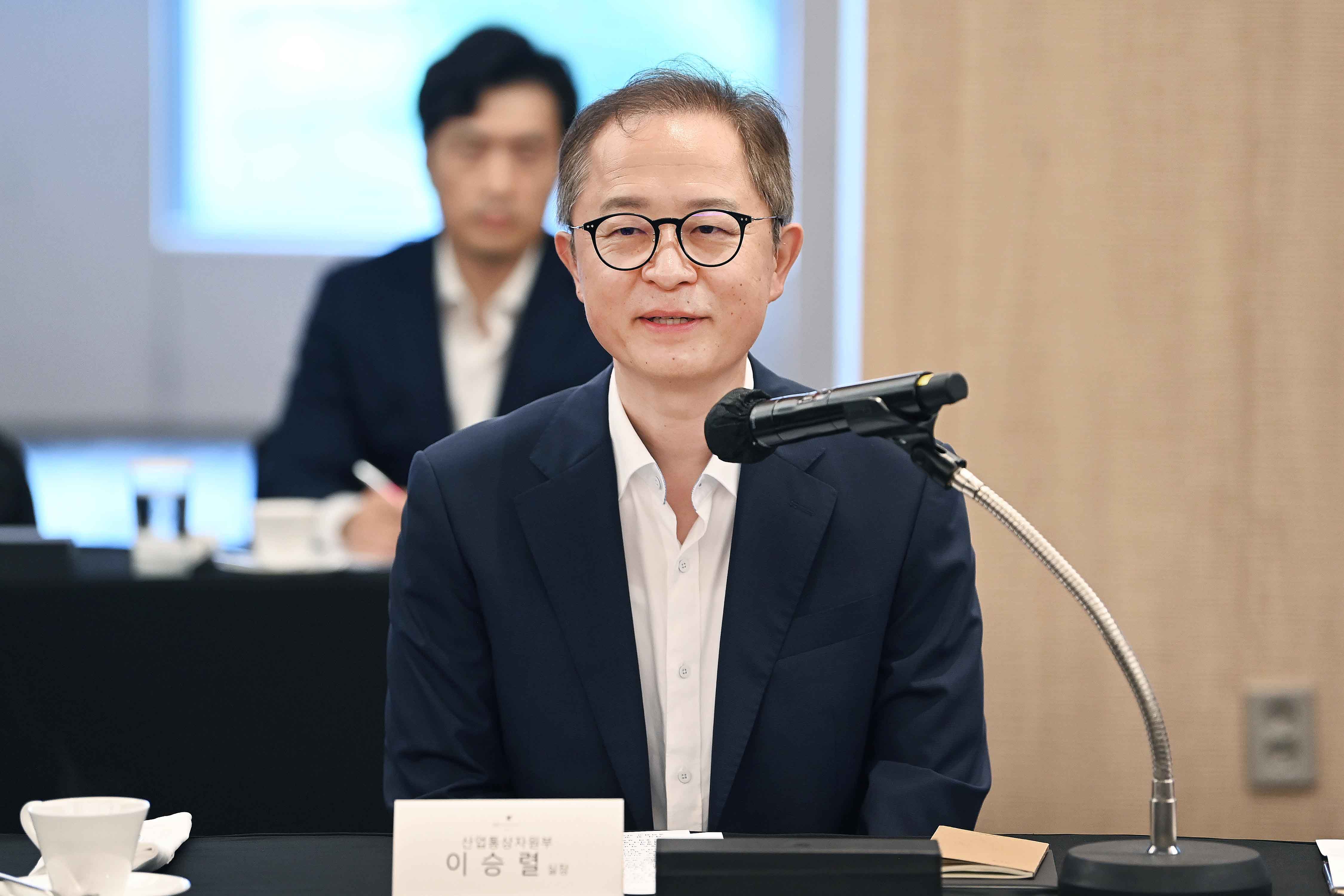 무기발광 산업육성 얼라이언스 간담회 4