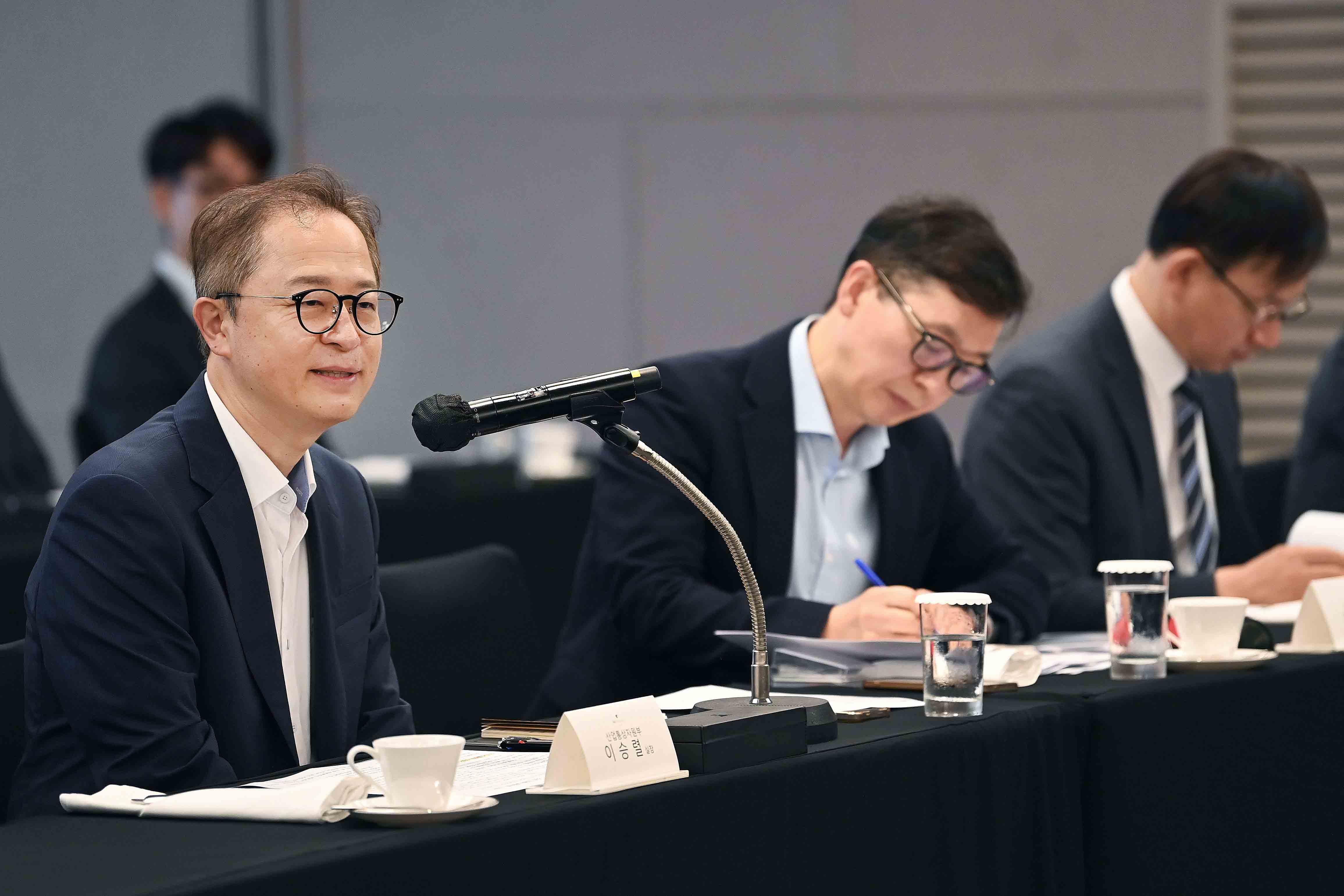무기발광 산업육성 얼라이언스 간담회 3