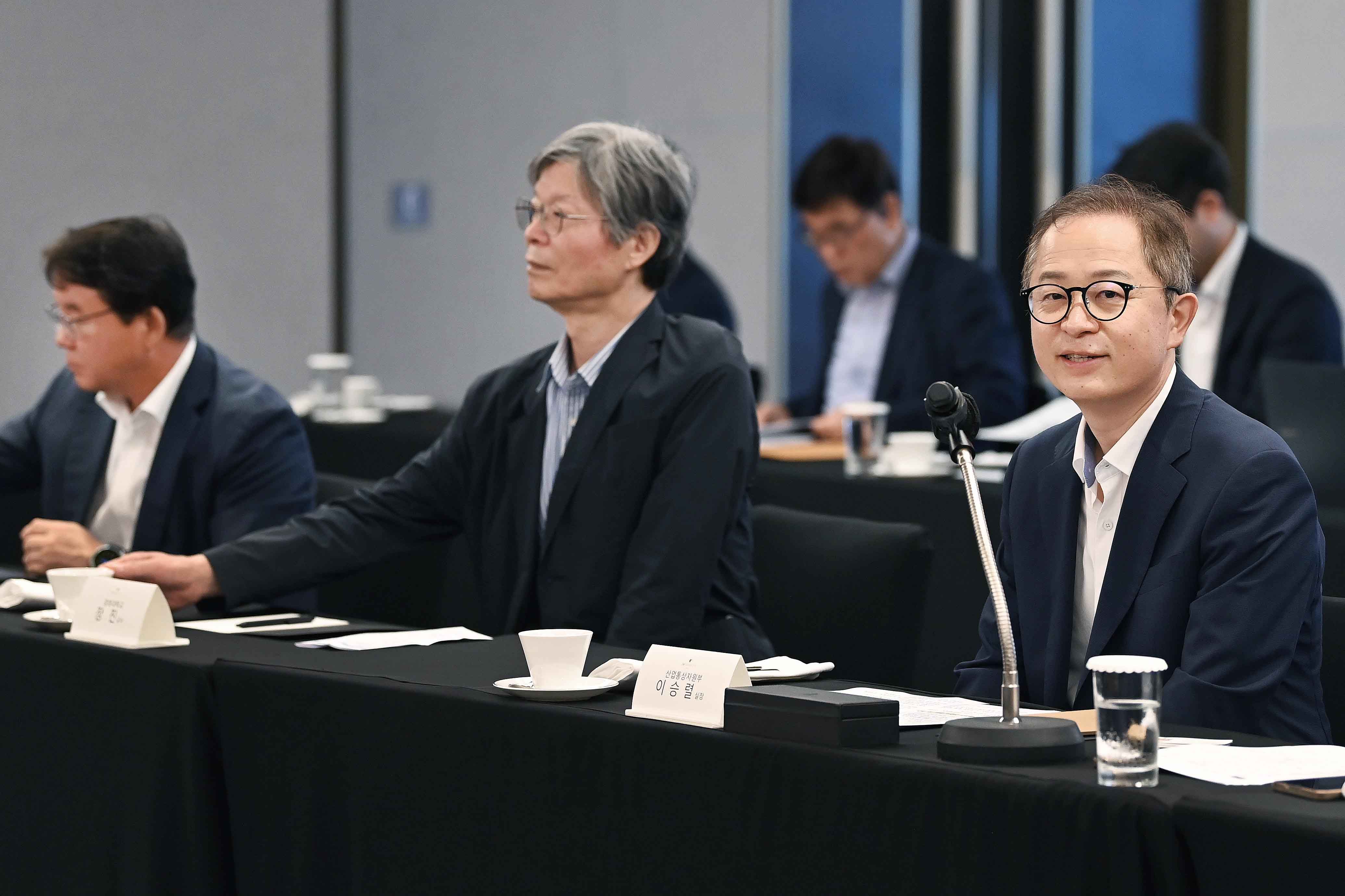무기발광 산업육성 얼라이언스 간담회 5