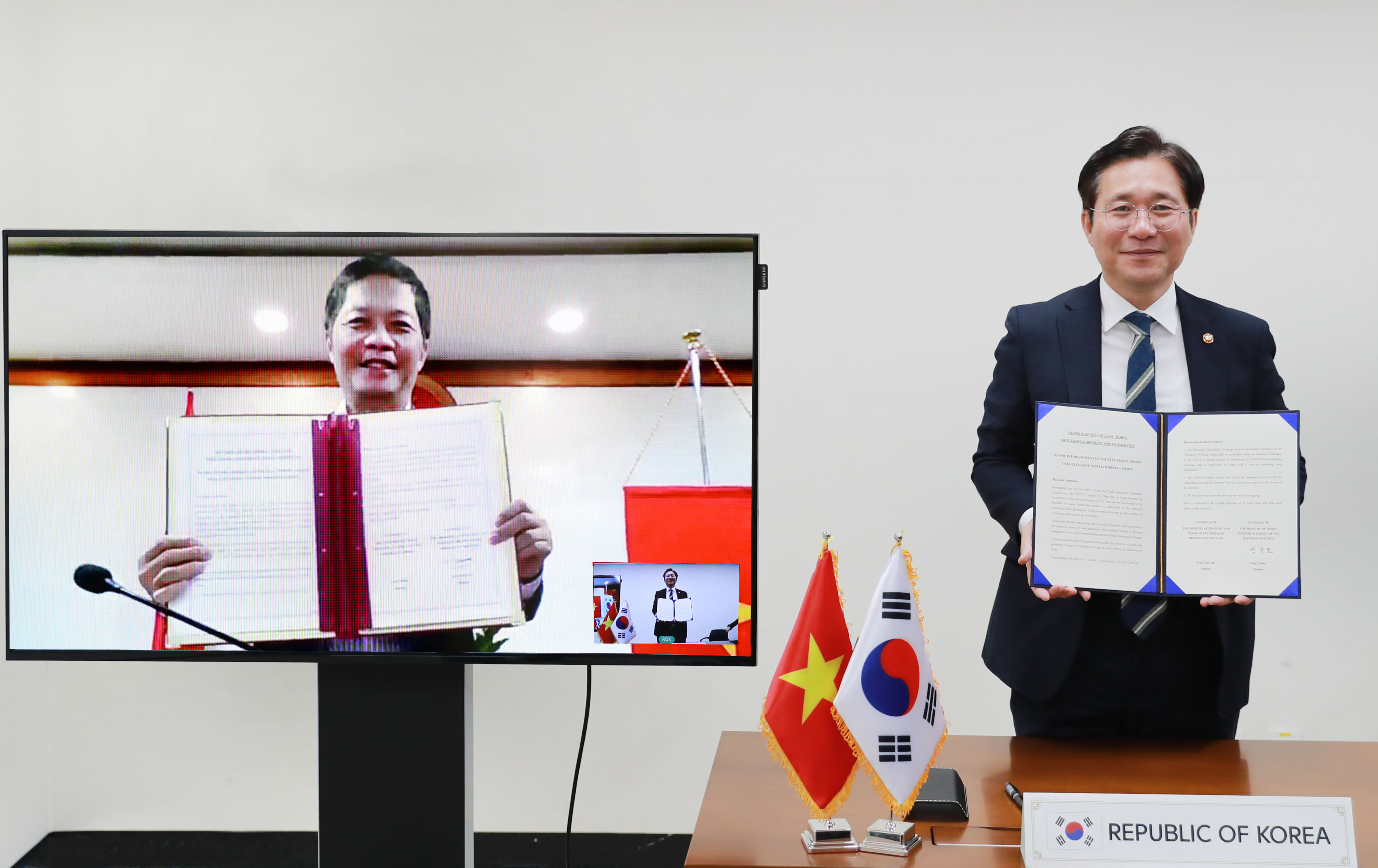베트남 산업무역부 장관 영상면담 1
