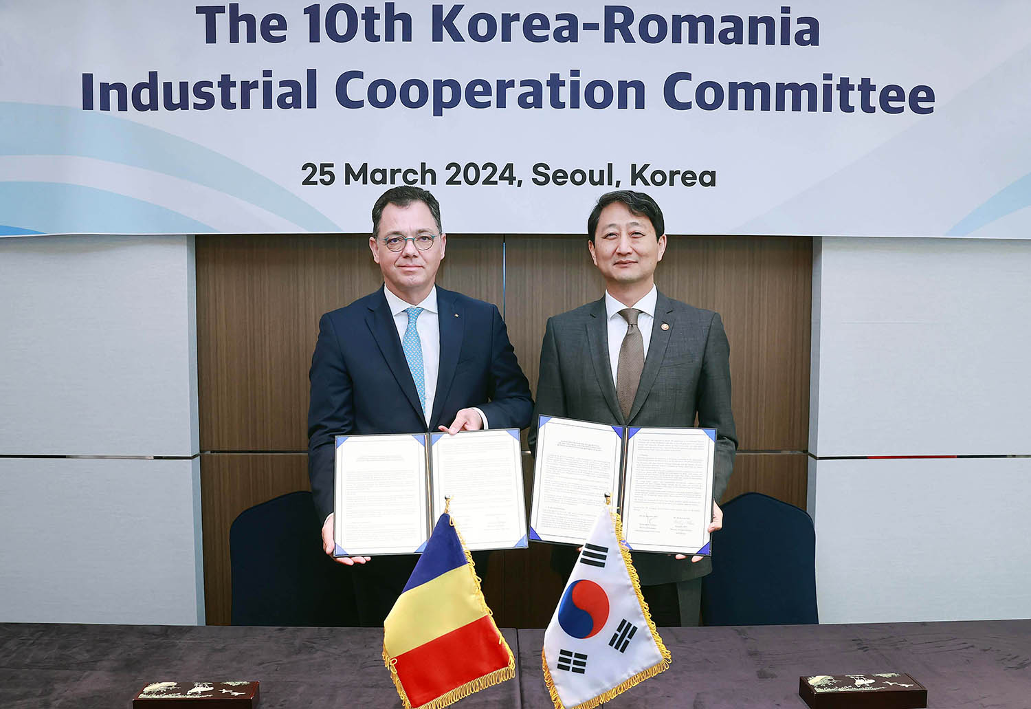 제10차 한-루마니아 산업협력위원회 합의의사록 서명식 1