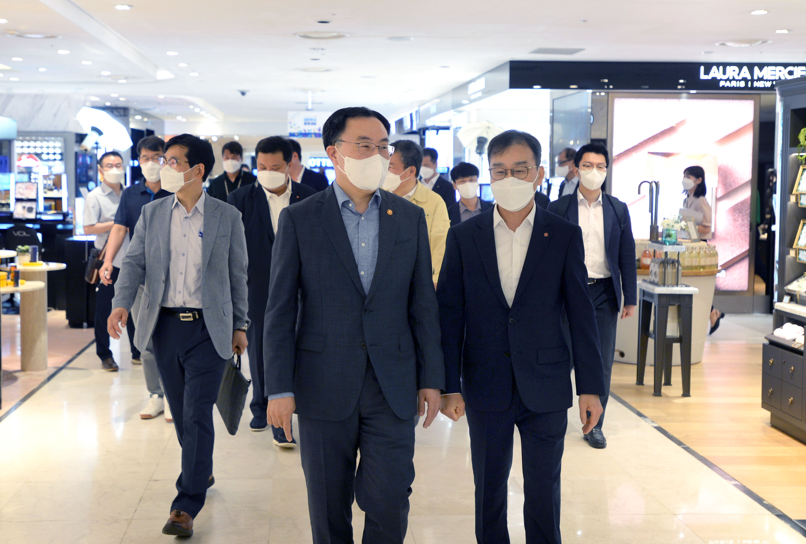 대형유통시설인 롯데백화점 본점 방역점검  3