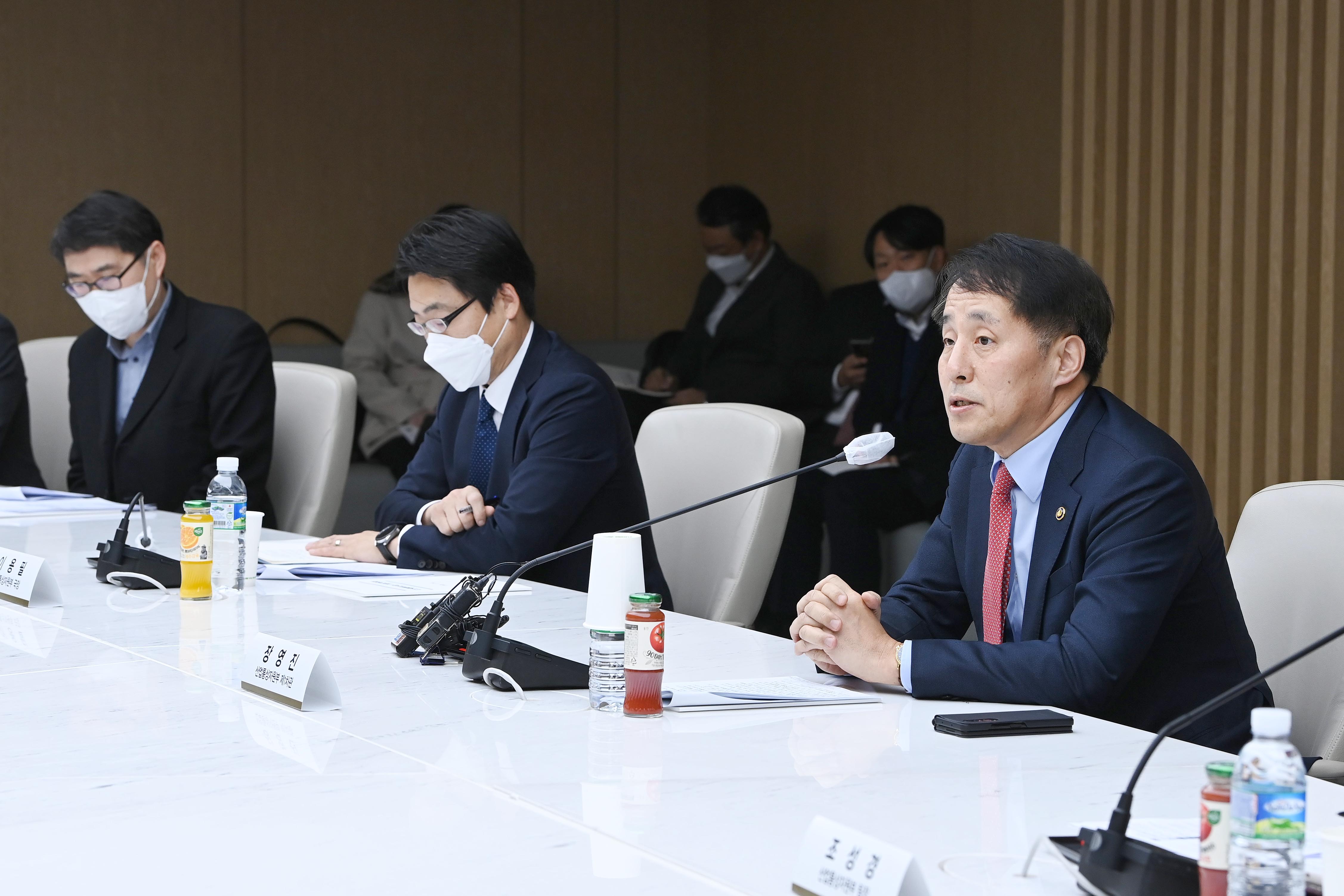 디스플레이 분야 실물경제 현장 점검 회의 3