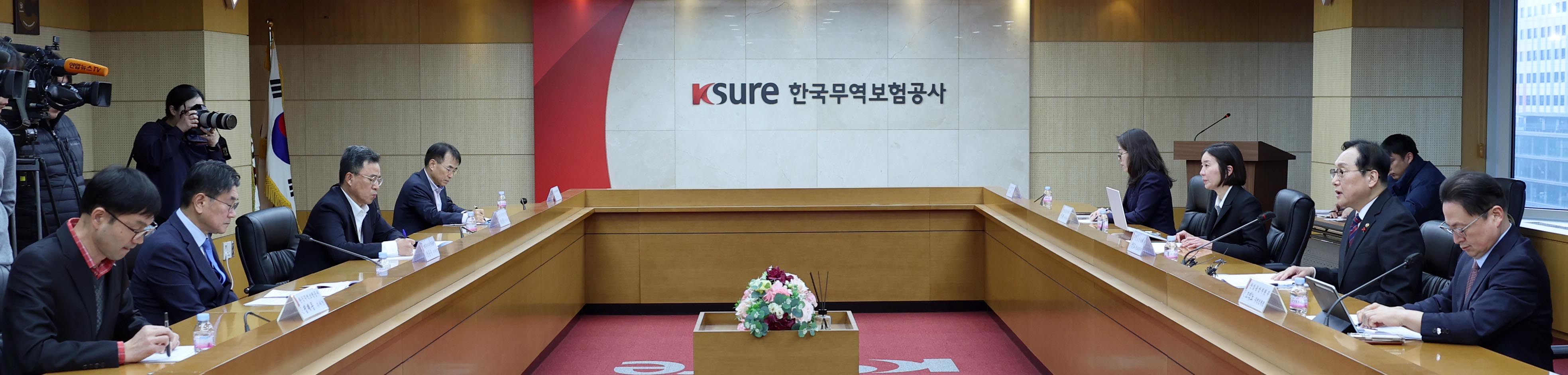 수출 비상대책반 점검회의 3