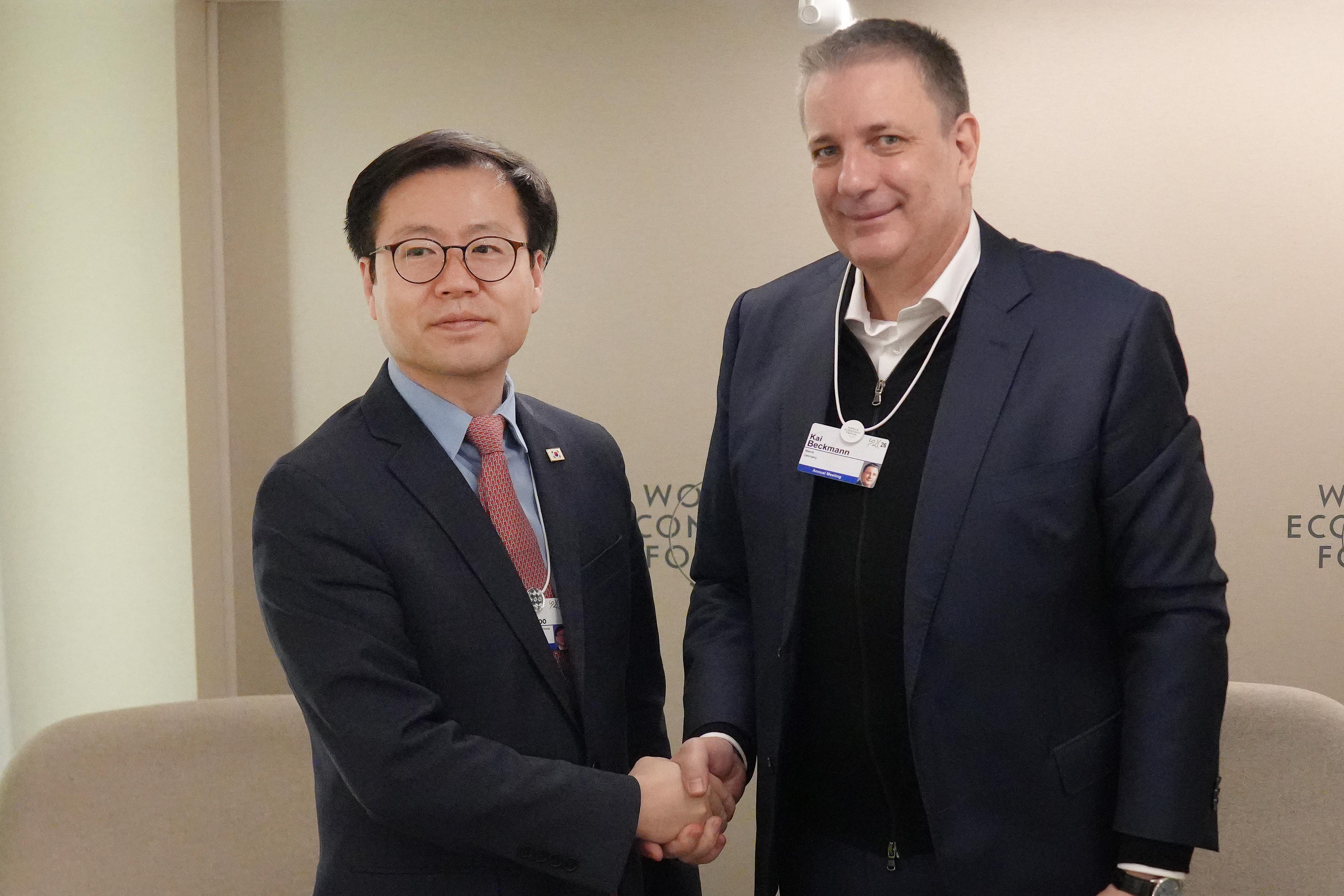 머크社 CEO 면담 1