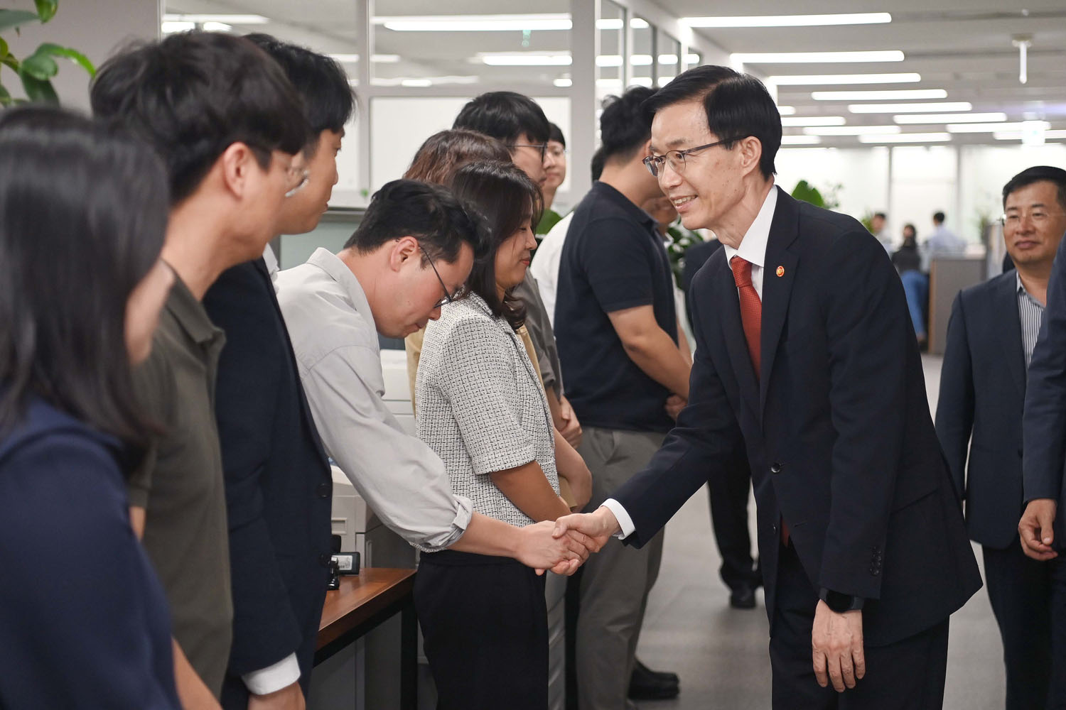 방문규 산업통상자원부 장관 사무실 순회 4