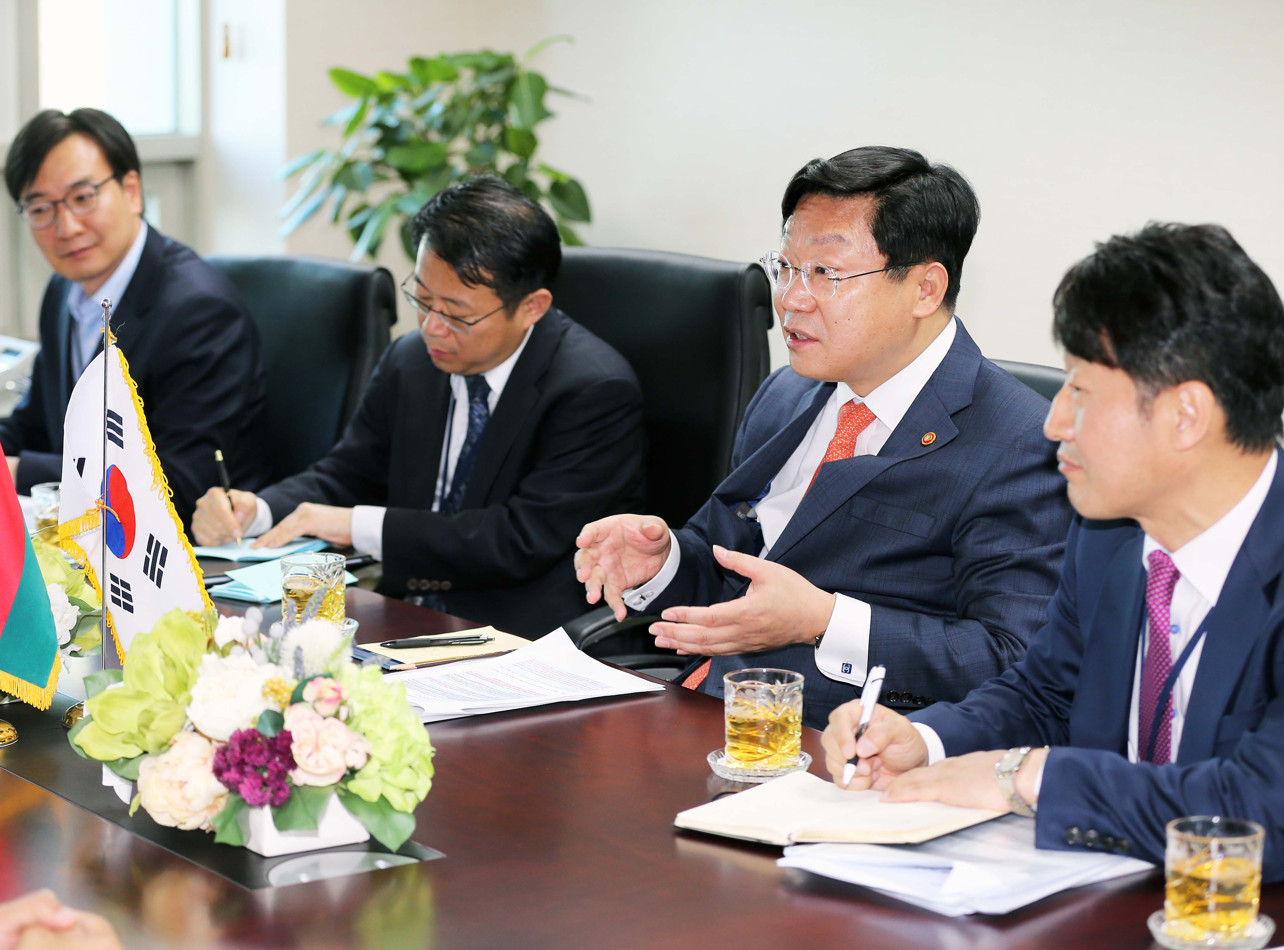 오만 석유가스부 장관 면담 2