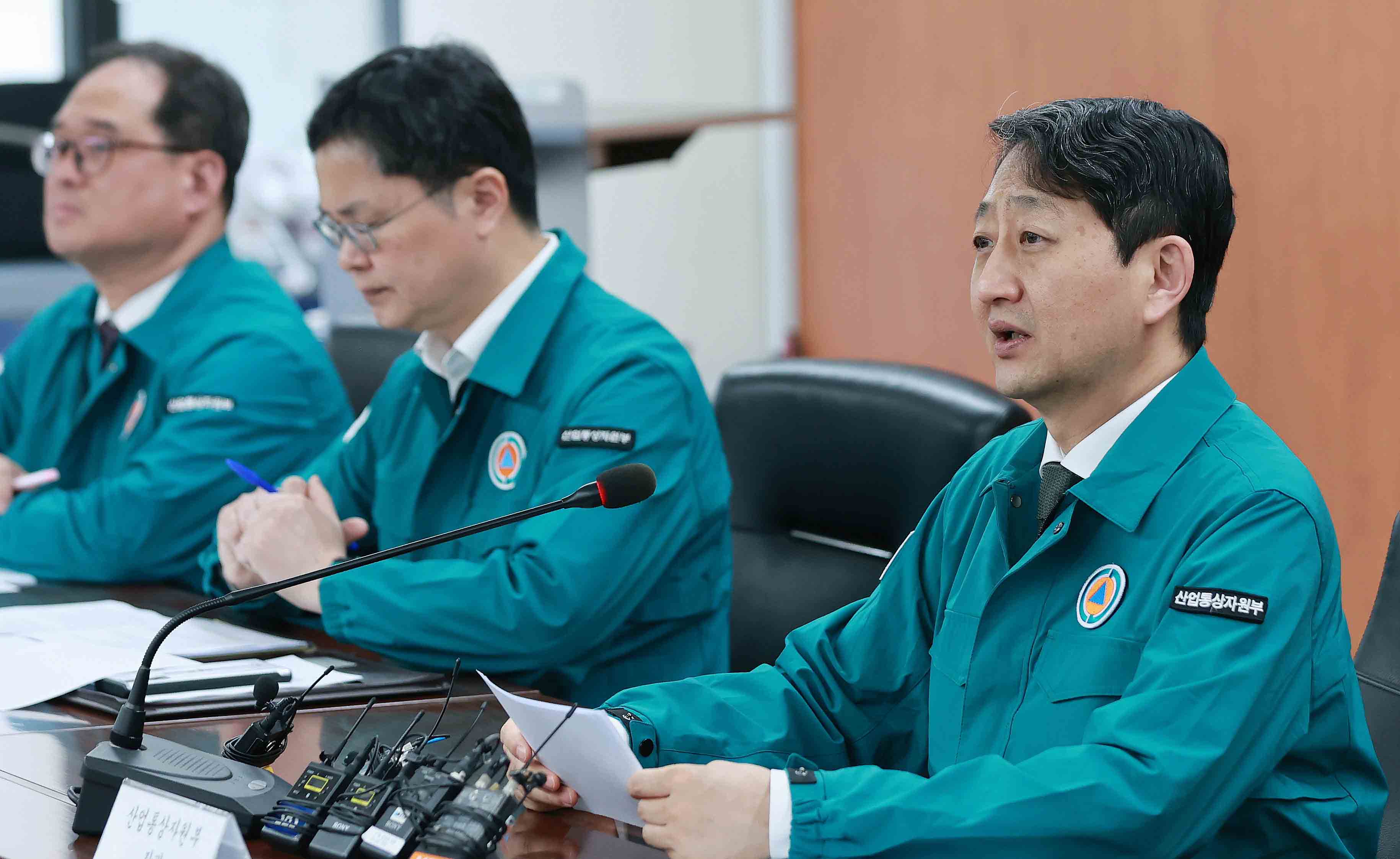 석유·가스 수급 상황 긴급 점검회의 4