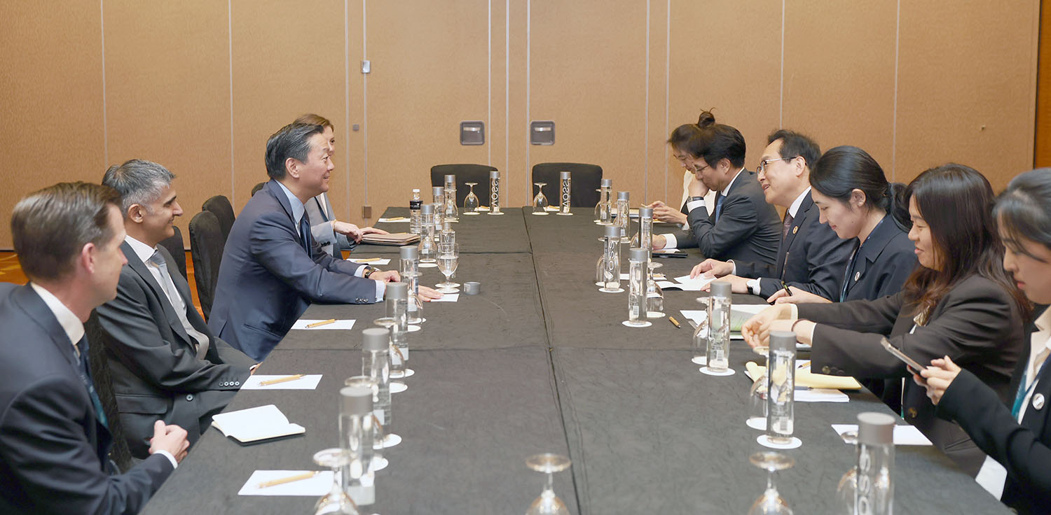 KKR CEO 면담 1