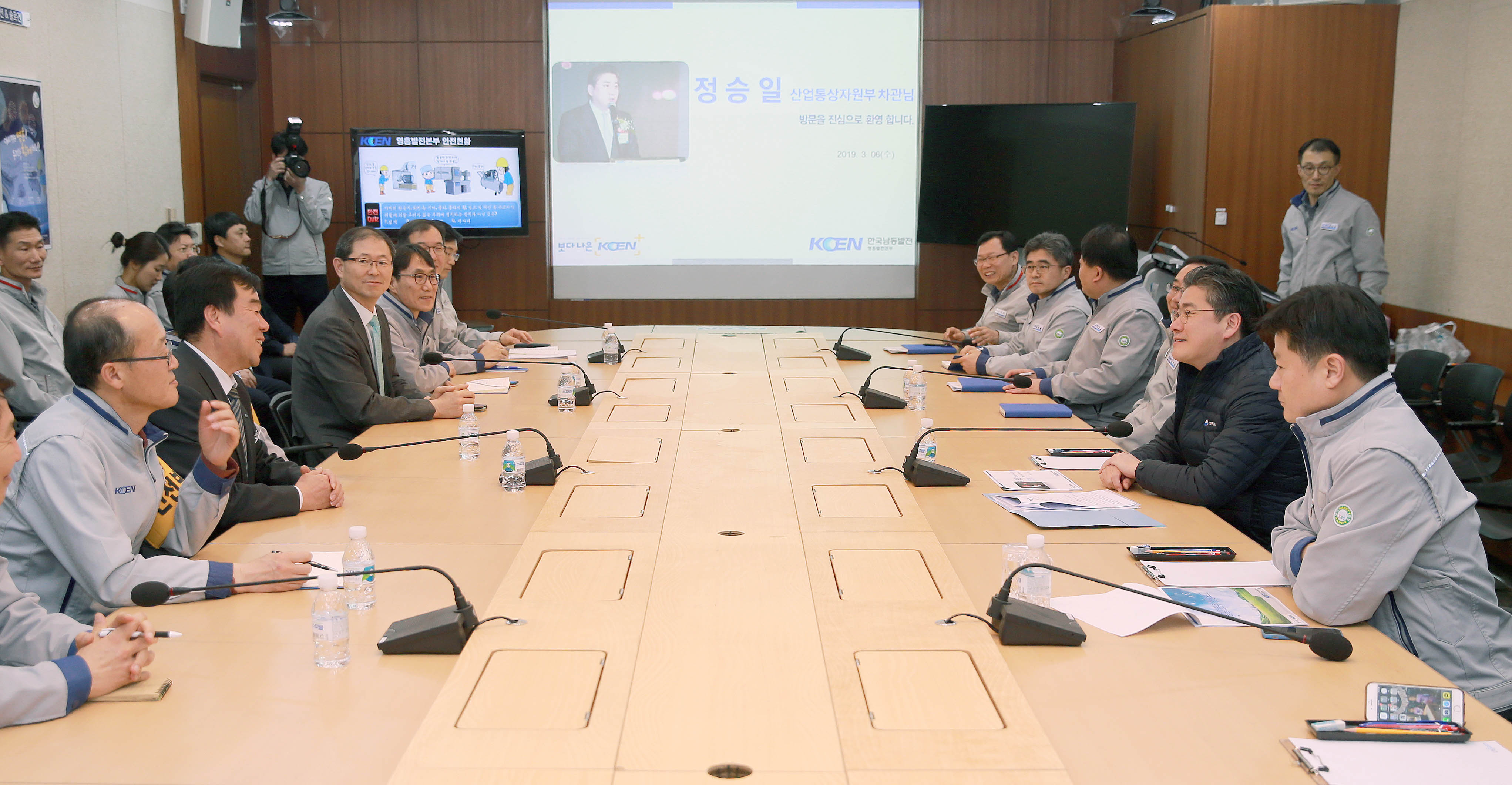 미세먼지 대책 추진현황 점검을 위해 영흥화력발전소 현장 방문 4