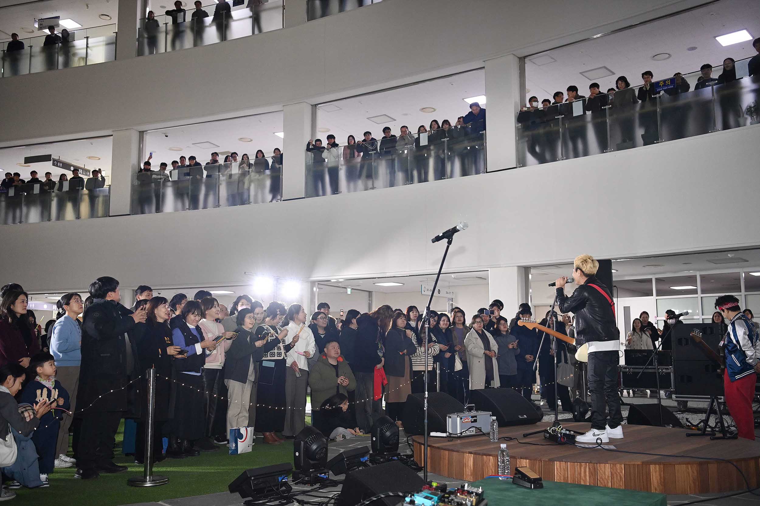 산업부 퇴근길 버스킹 공연 개최 4
