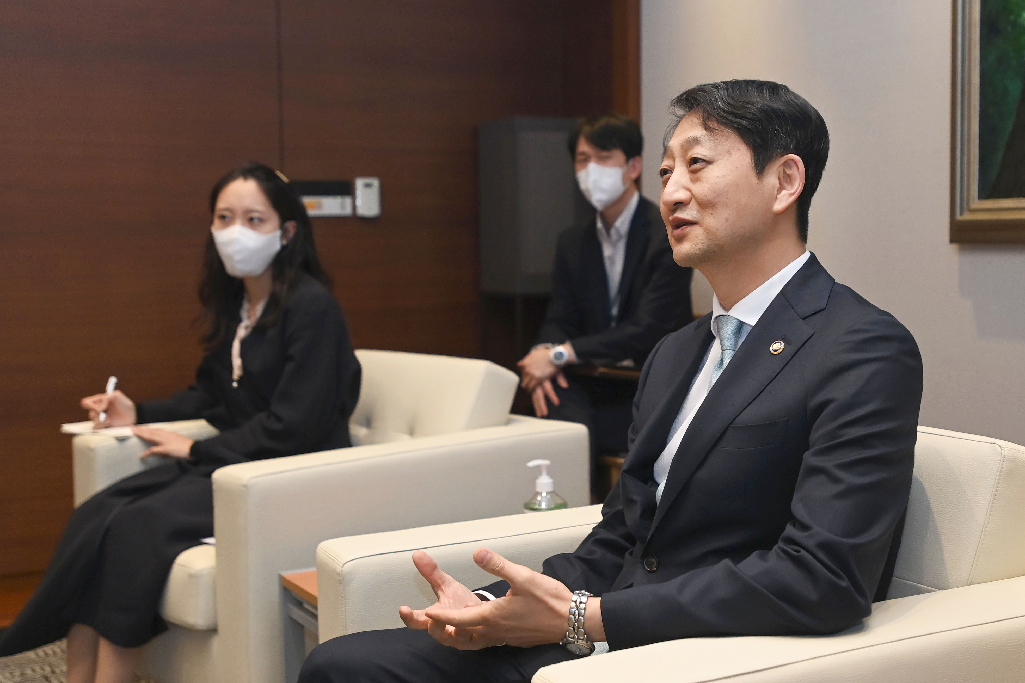 케이트 브라운 미국 오리건 주지사 면담 4