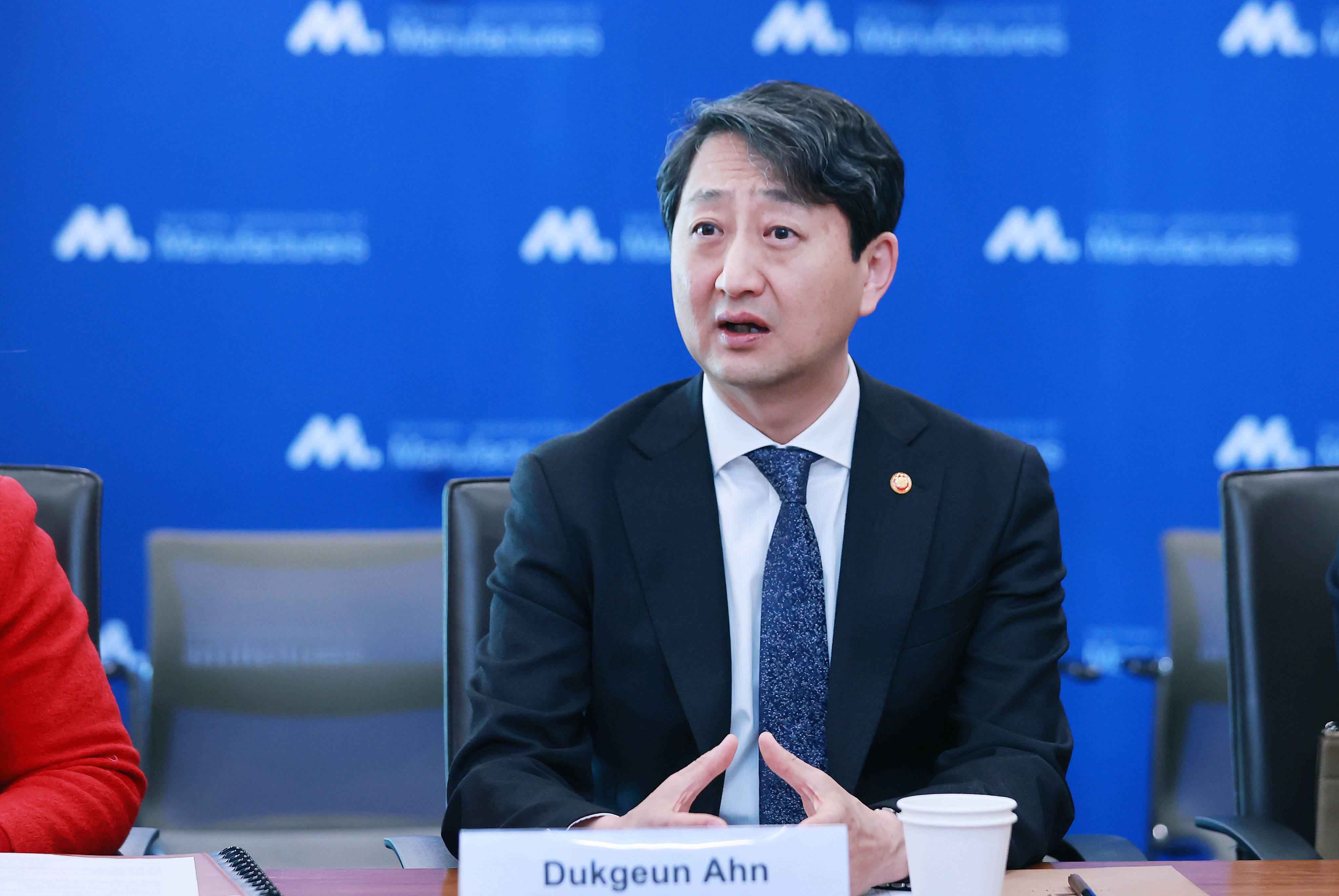 전미제조자협회(NAM) 라운드테이블 회의 3