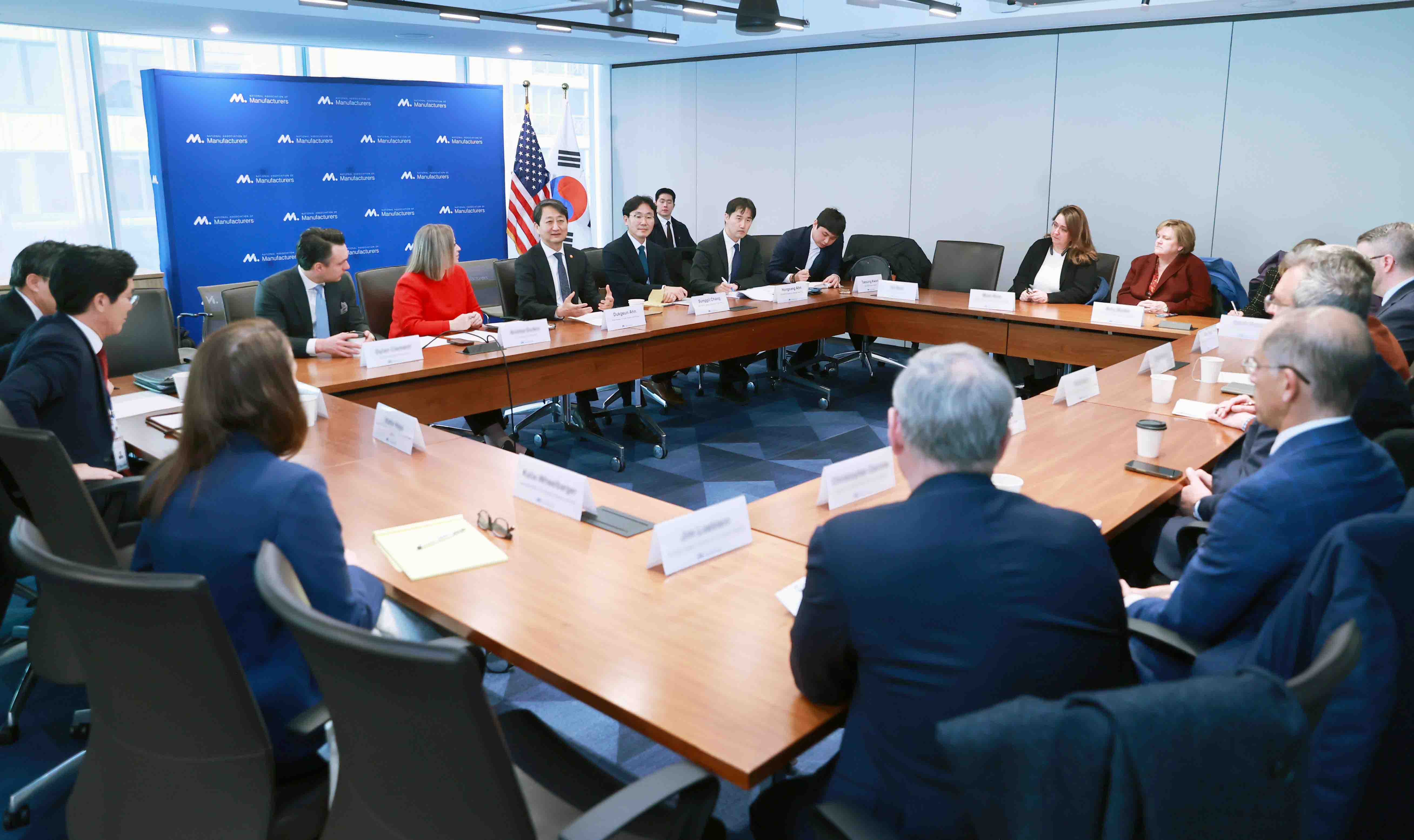 전미제조자협회(NAM) 라운드테이블 회의 1