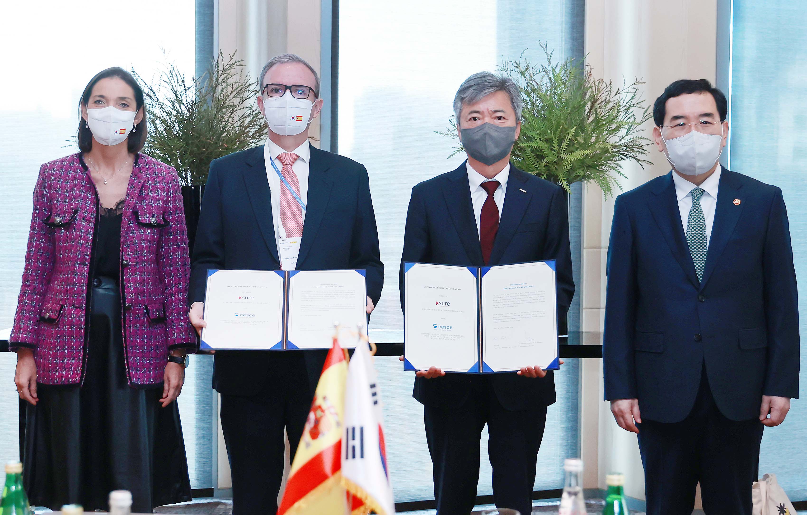 무역보험공사(한국)-수출보험공사(스페인) 간 MOU 체결식 1