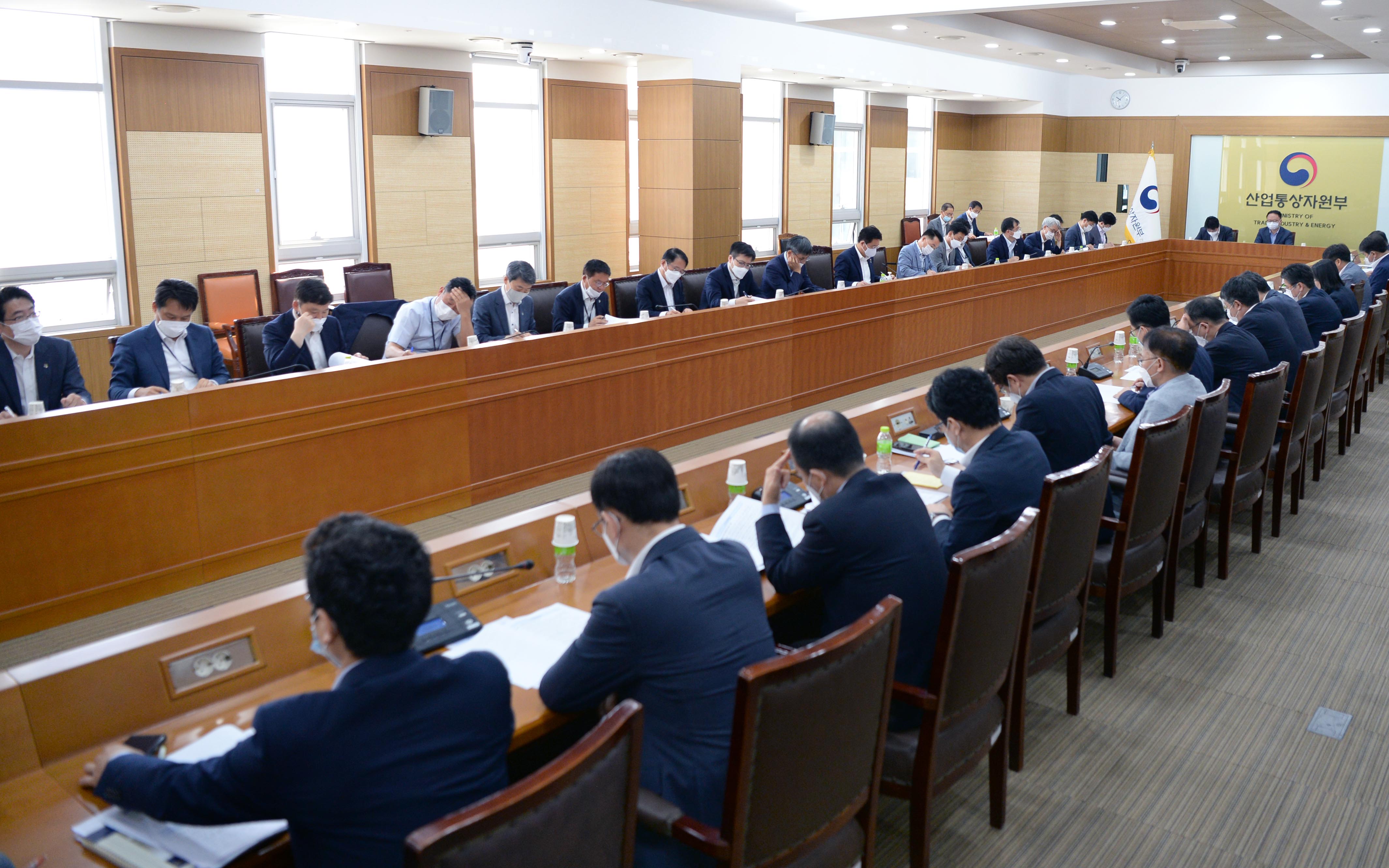 제2차 산업통상자원부 확대간부회의 개최 1
